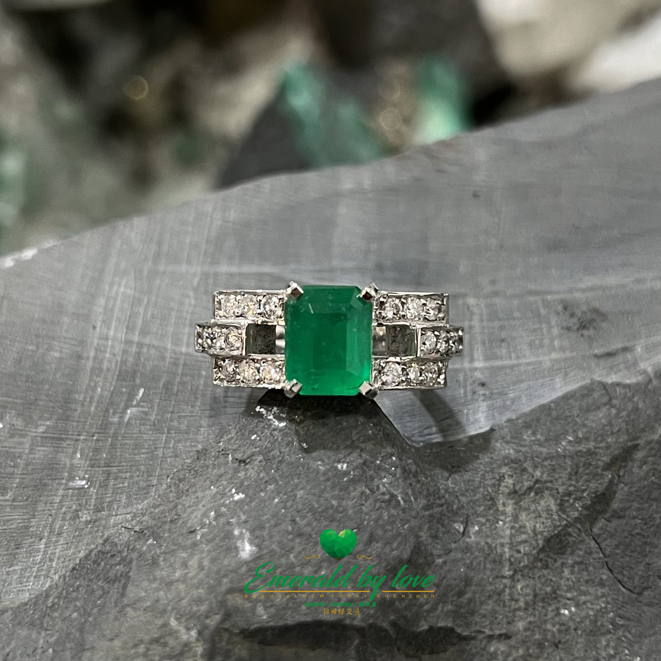 Exclusive Art Deco Colombian Emerald in White Gold