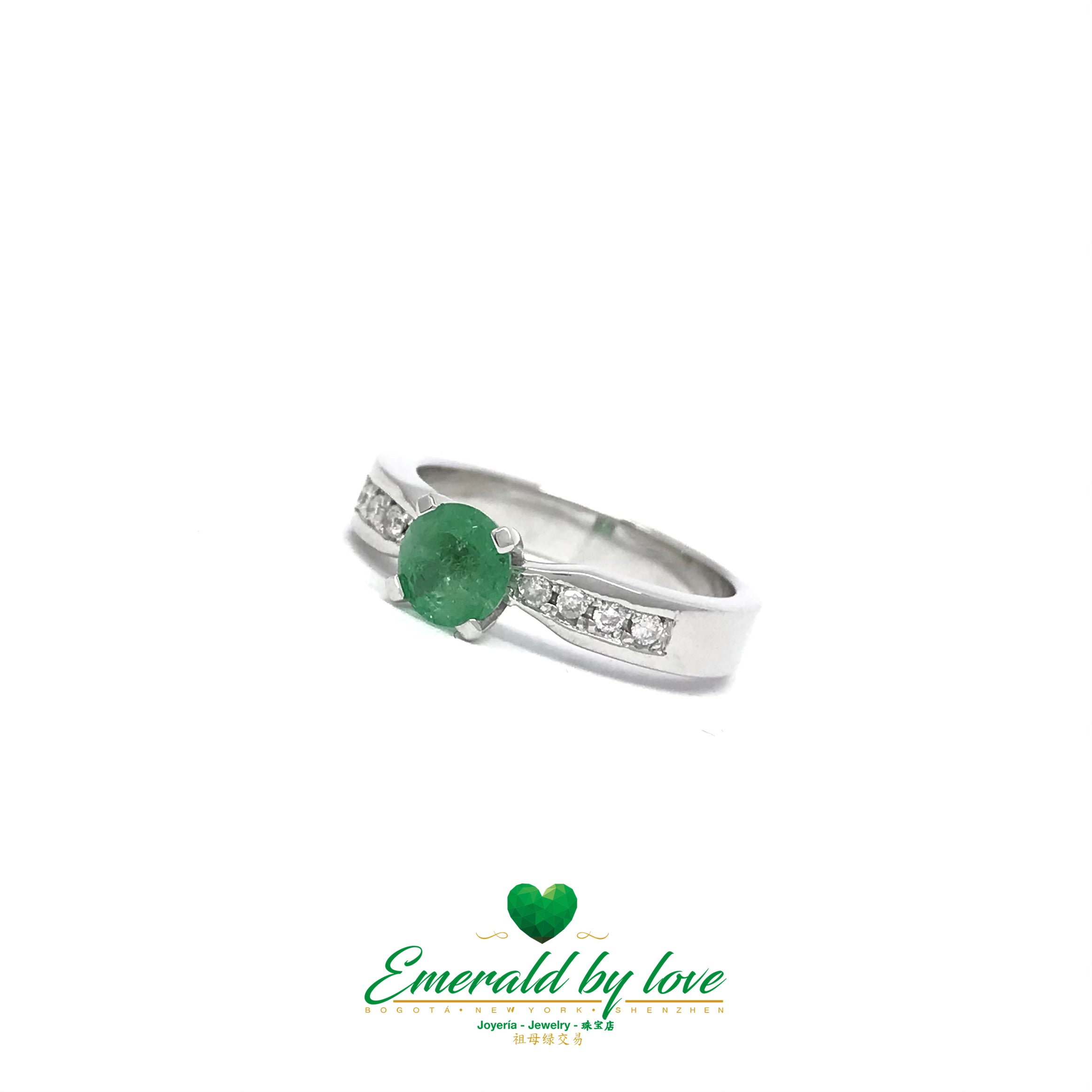 Stylish Colombian Emerald in 18k White Gold Ring