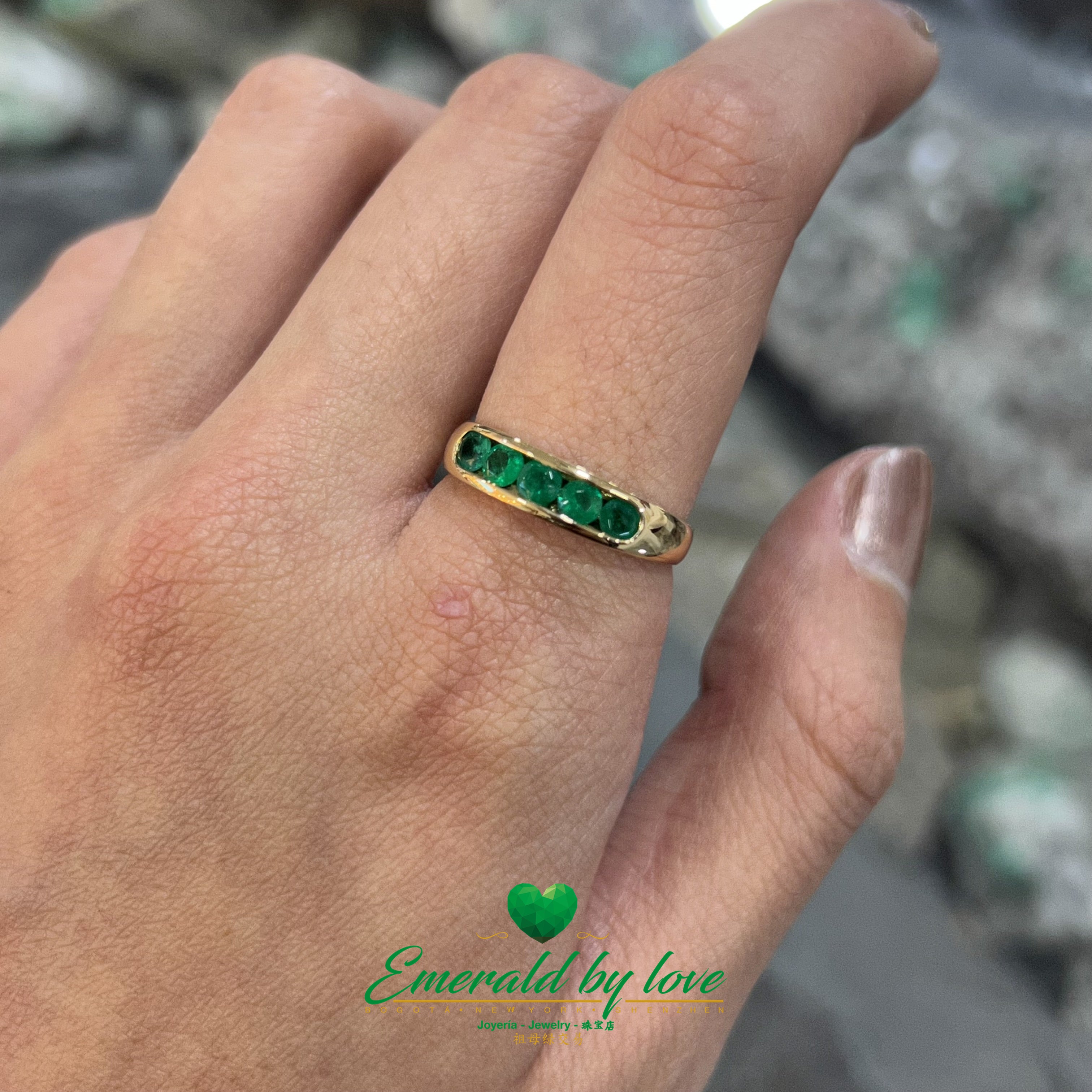 Yellow Gold Round Emerald Band: Timeless Elegance