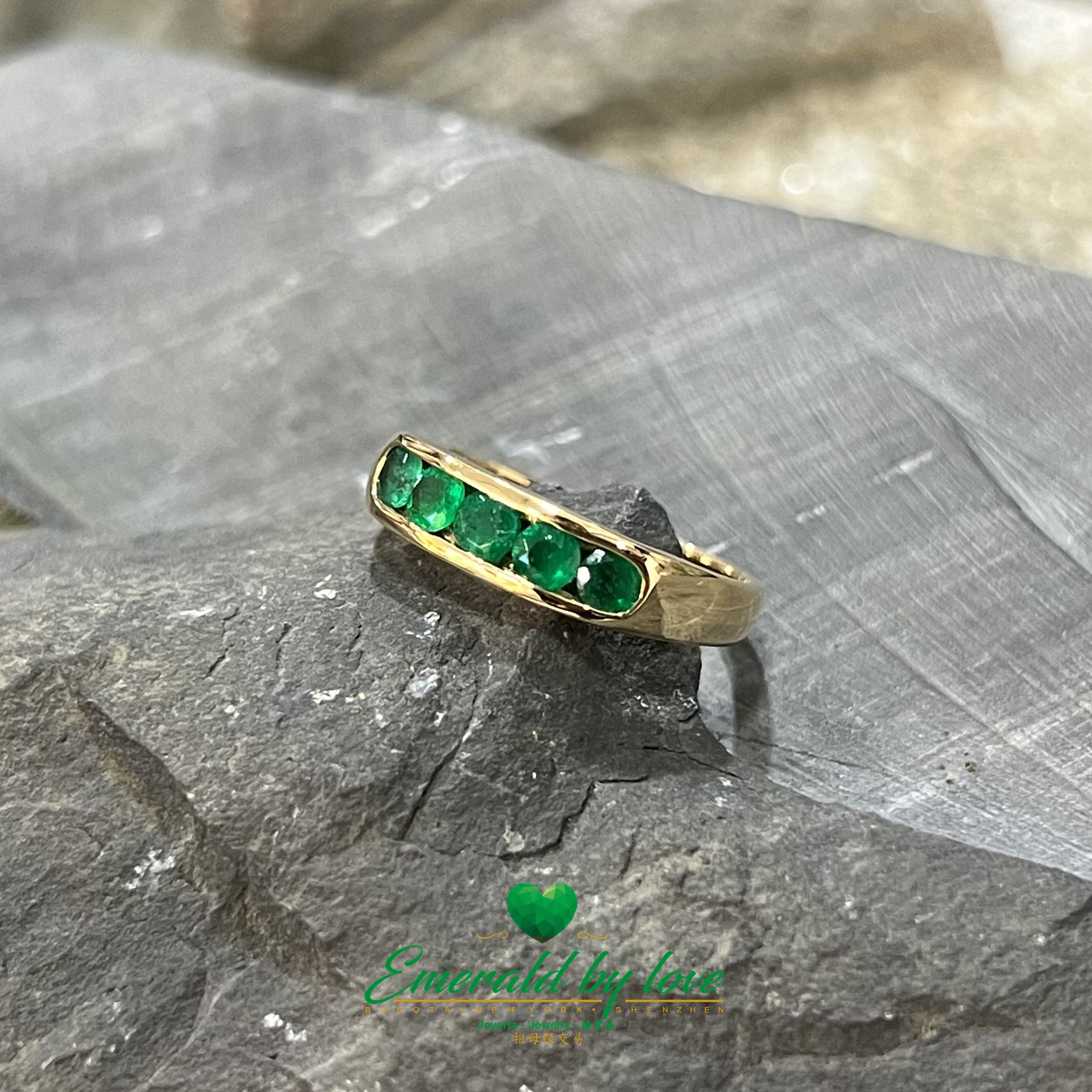 Yellow Gold Round Emerald Band: Timeless Elegance