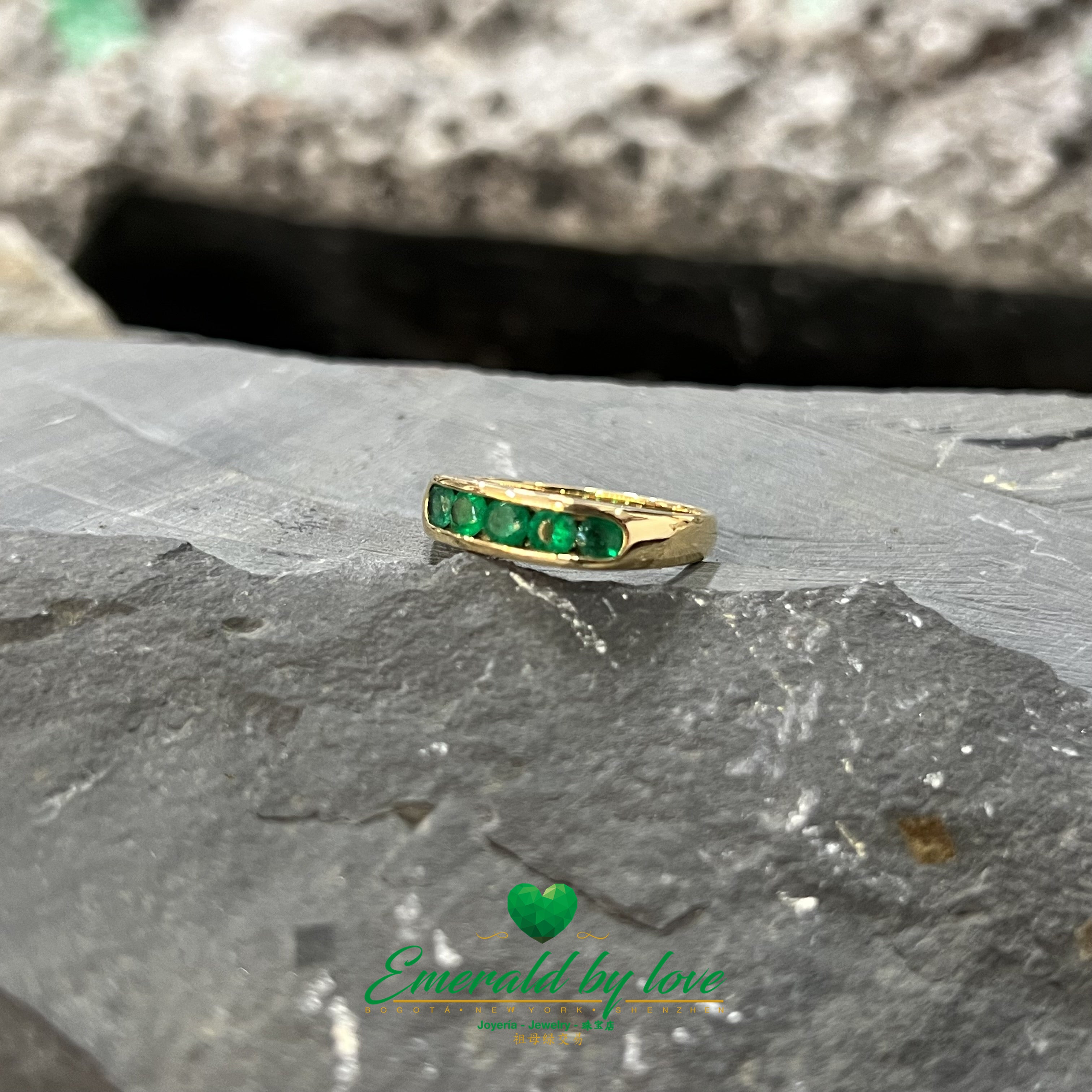 Yellow Gold Round Emerald Band: Timeless Elegance
