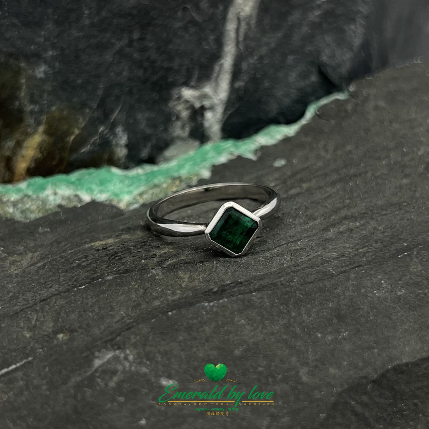 Square-Cut Emerald White Gold Ring with Bezel Setting