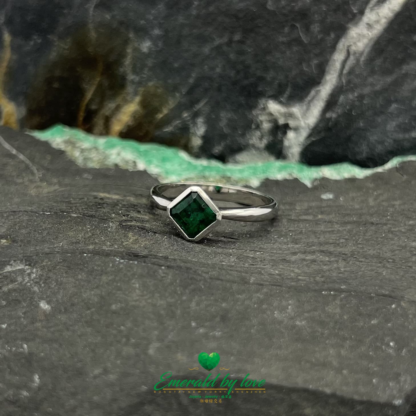 Square-Cut Emerald White Gold Ring with Bezel Setting