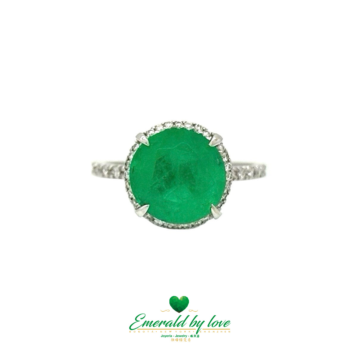 Luxurious White Gold Ring with Colombian Emerald & Diamond Accents