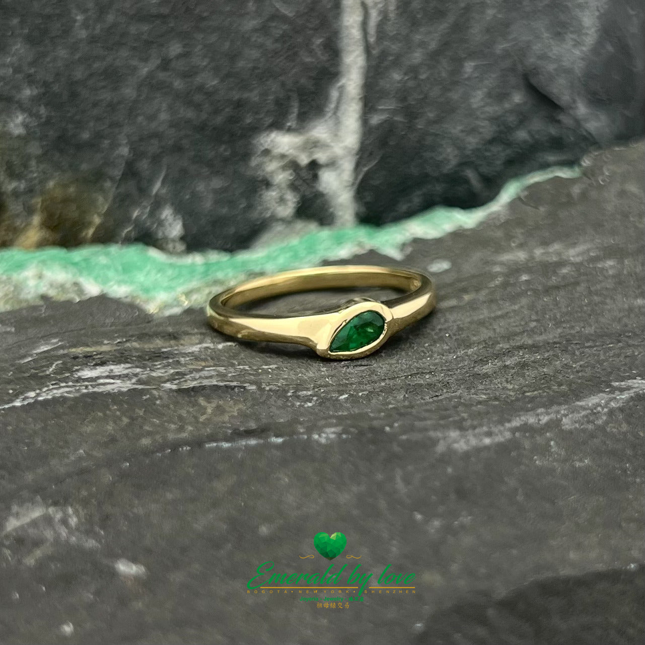 Minimalist Elegance: Sideways Pear-Shaped Emerald Bezel Ring