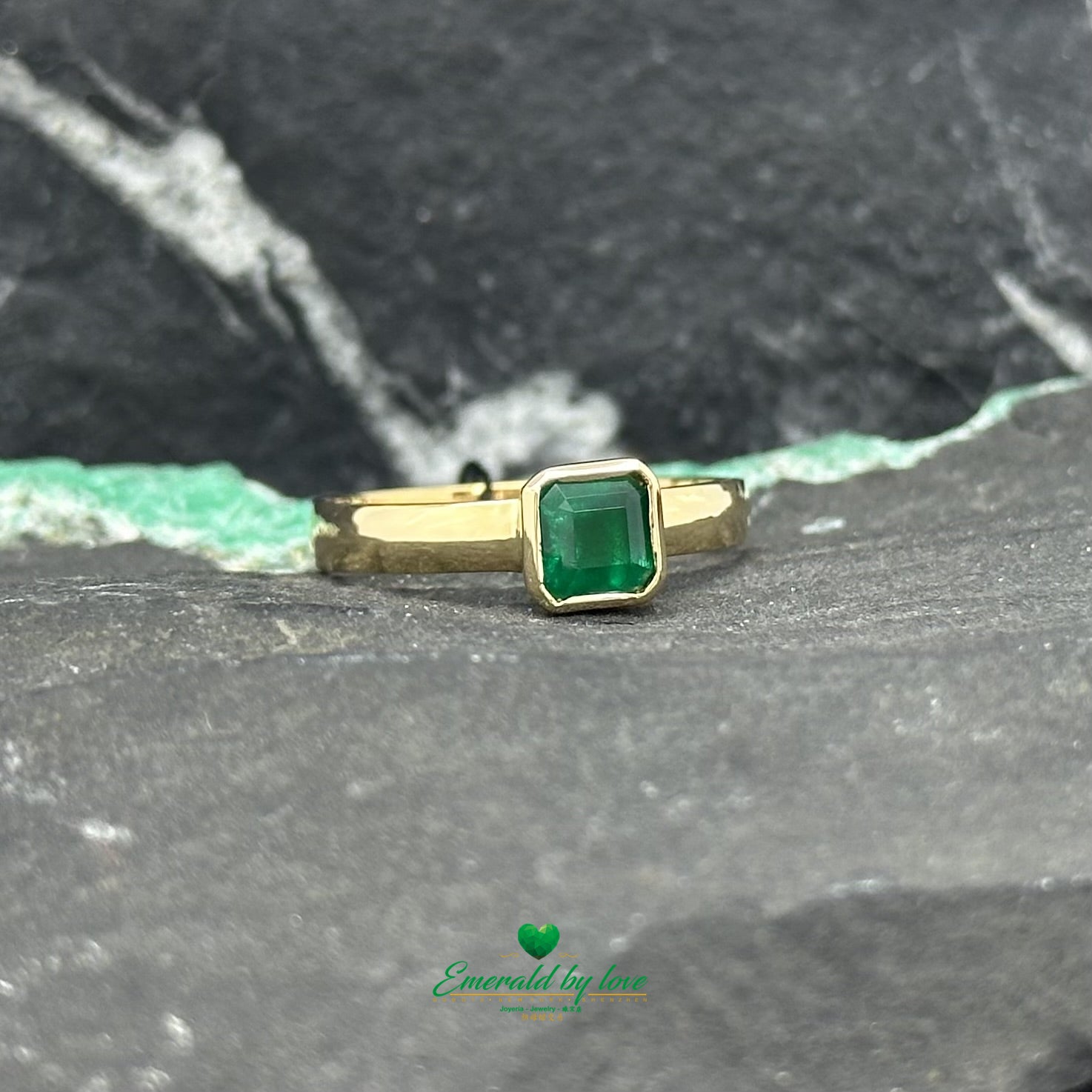 Refined Yellow Gold Ring with 0.64 ct Square Bezel-Set Emerald