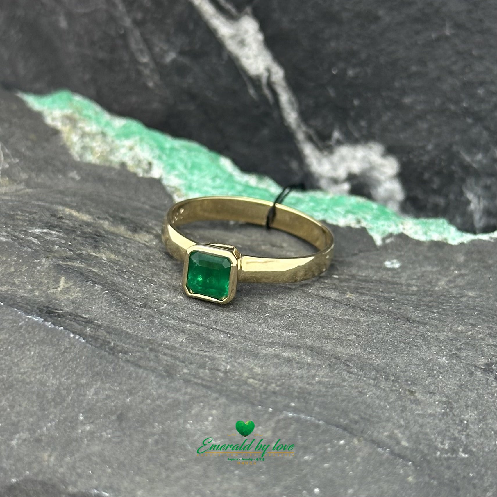 Refined Yellow Gold Ring with 0.64 ct Square Bezel-Set Emerald