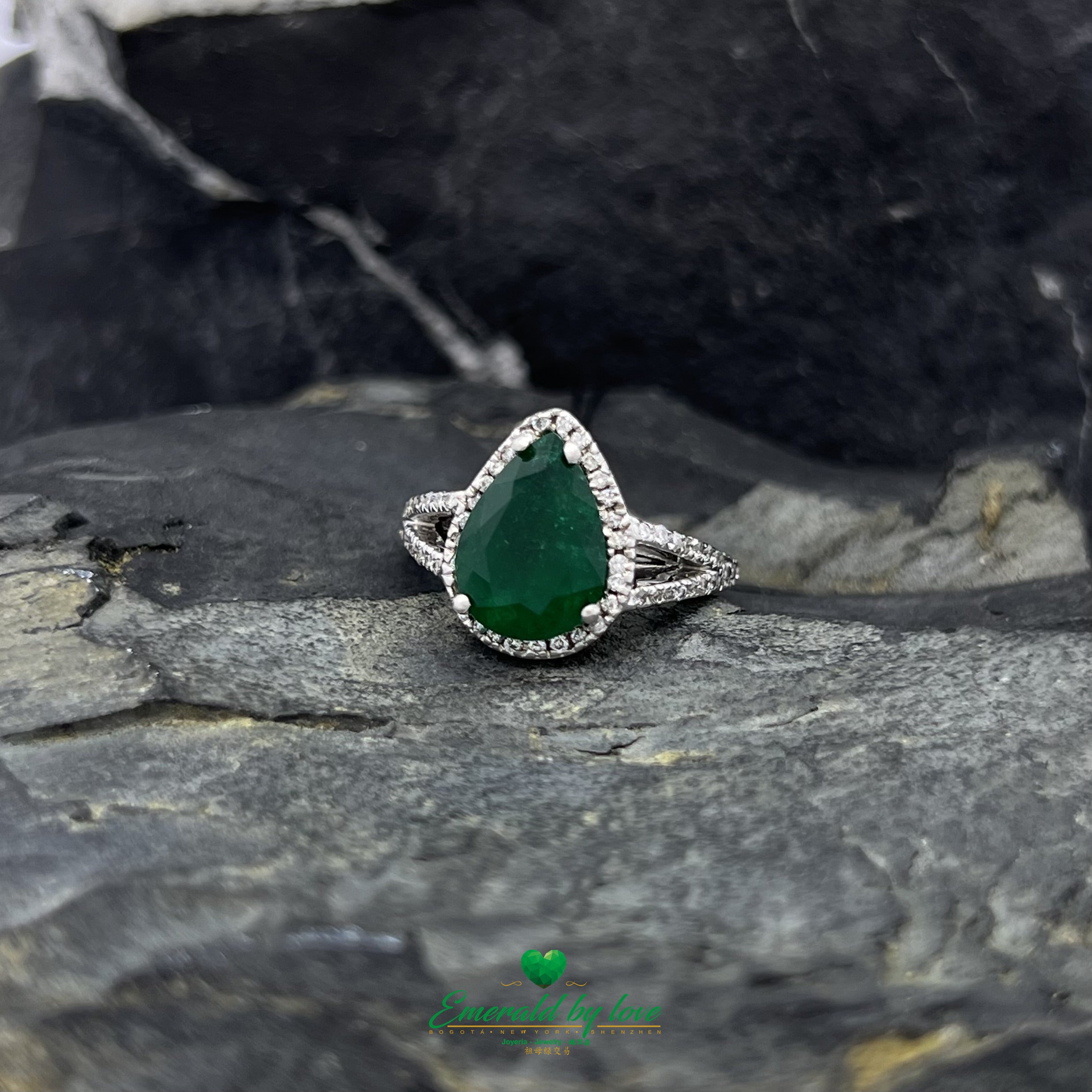 White Gold Ring with Dark Green Emerald Surrounded by Diamonds