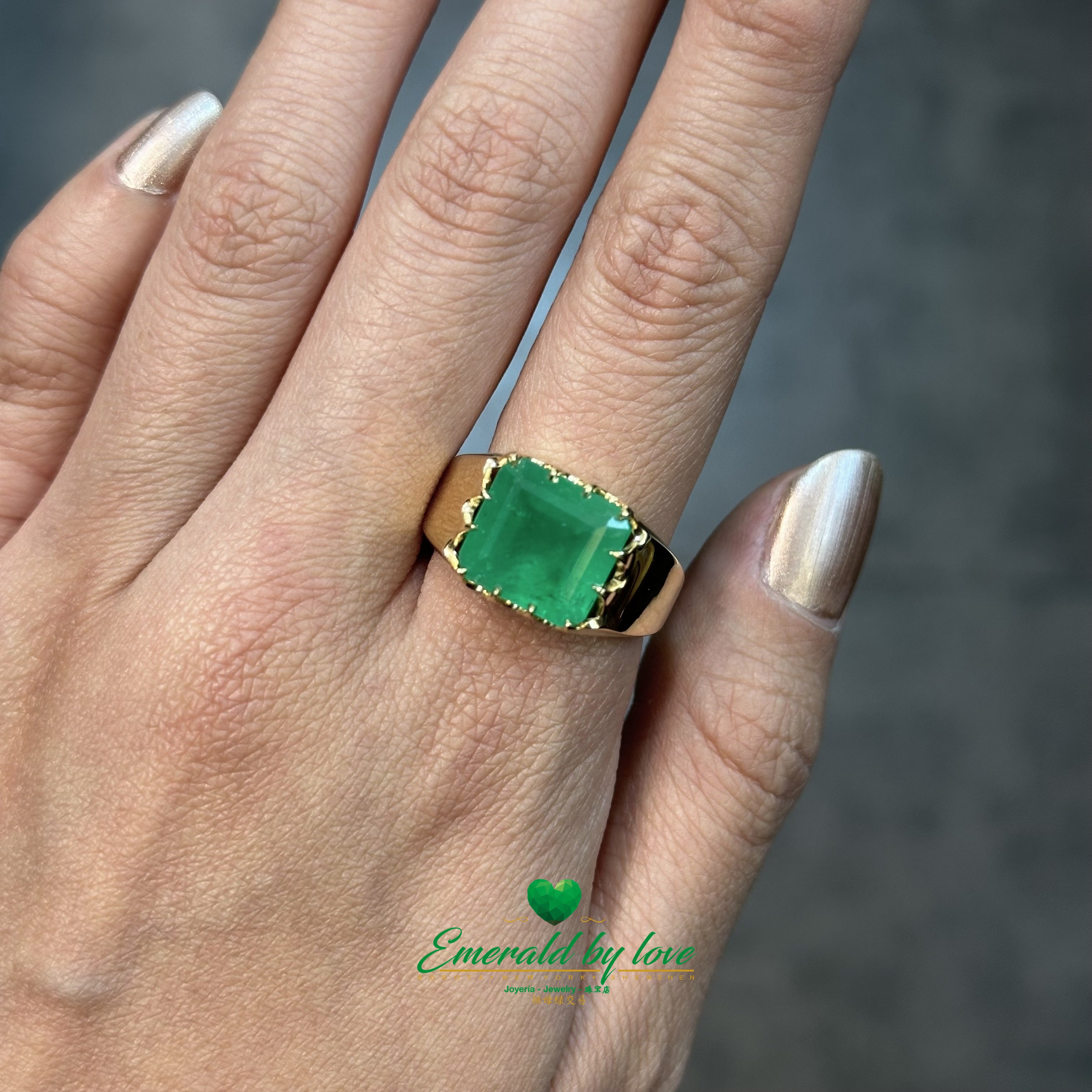 Unisex Yellow Gold Ring with Large Rectangular Emerald in Multi-Prong Setting