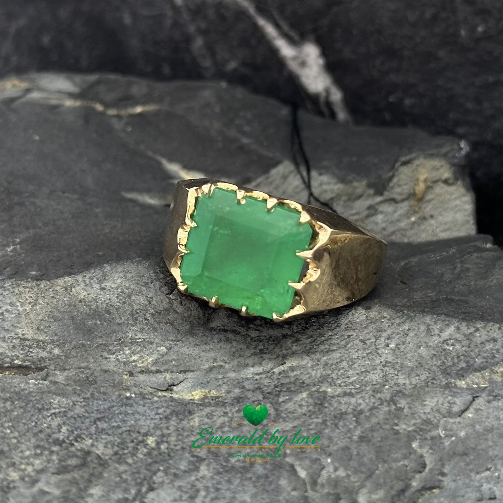 Unisex Yellow Gold Ring with Large Rectangular Emerald in Multi-Prong Setting