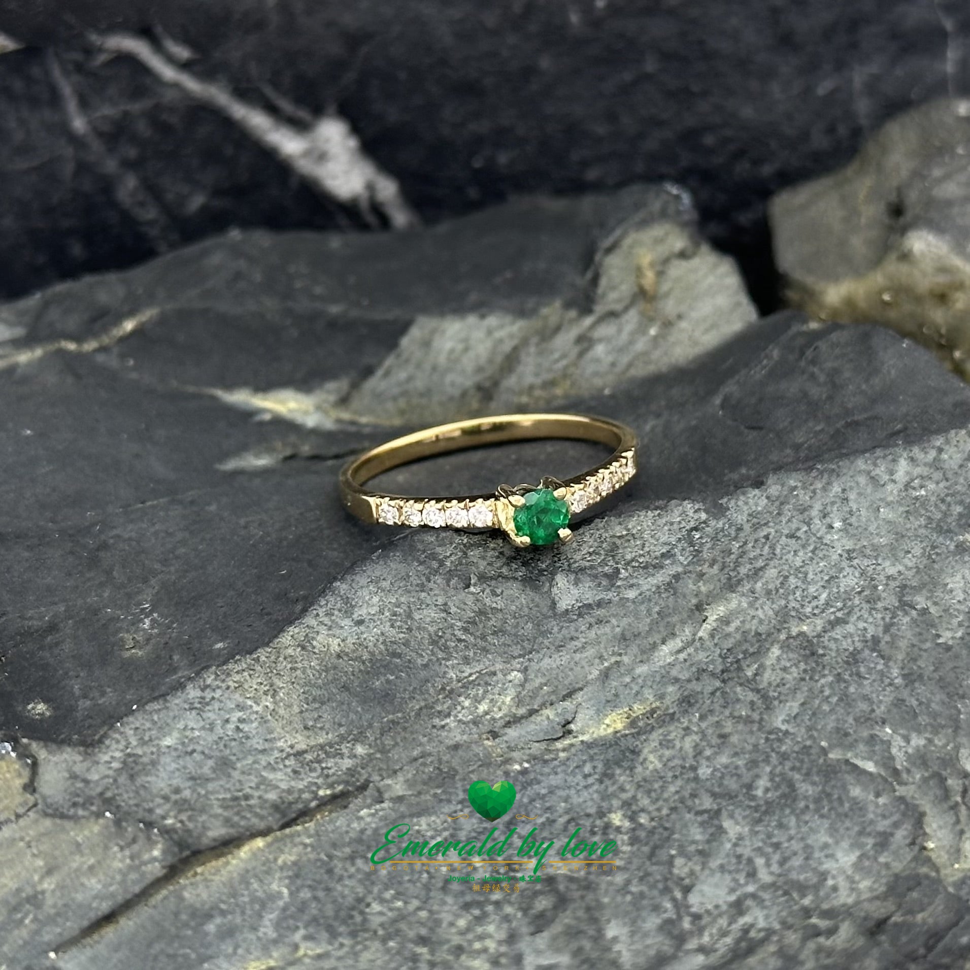 Delicate Ring with Round Emerald and Diamond-Encrusted Band