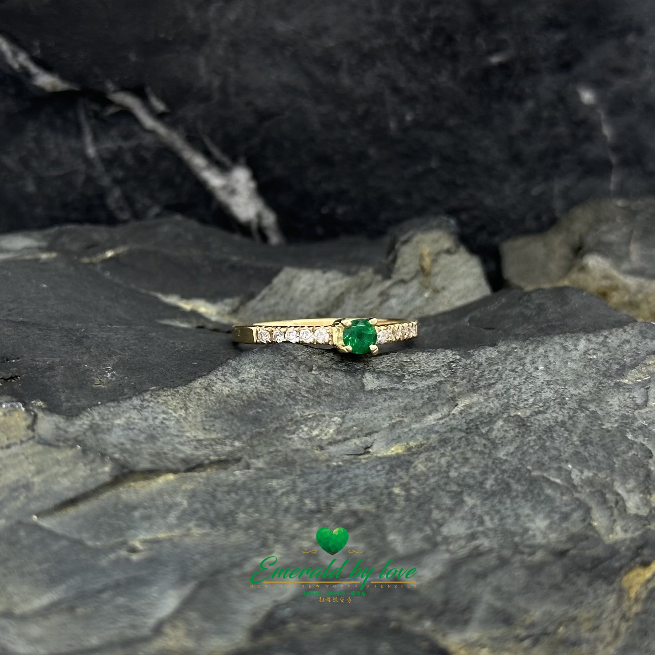 Delicate Ring with Round Emerald and Diamond-Encrusted Band