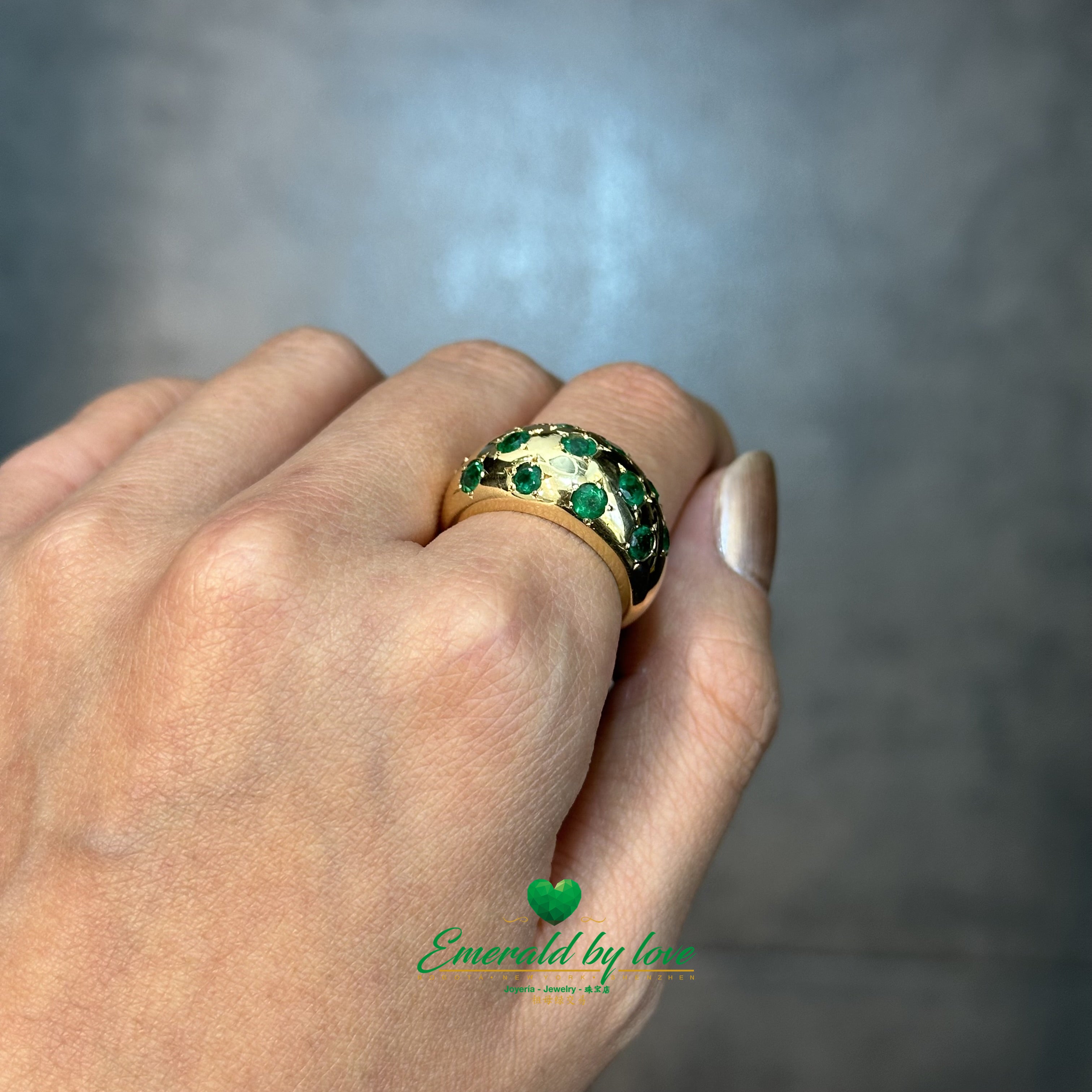 Unisex Wide Band Ring with Inlaid Round Emeralds