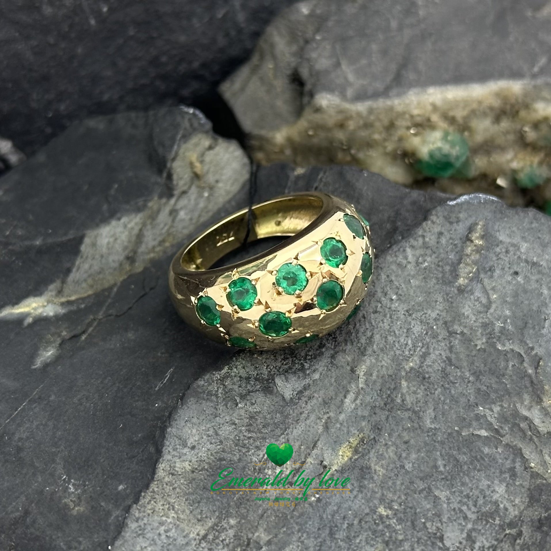 Unisex Wide Band Ring with Inlaid Round Emeralds