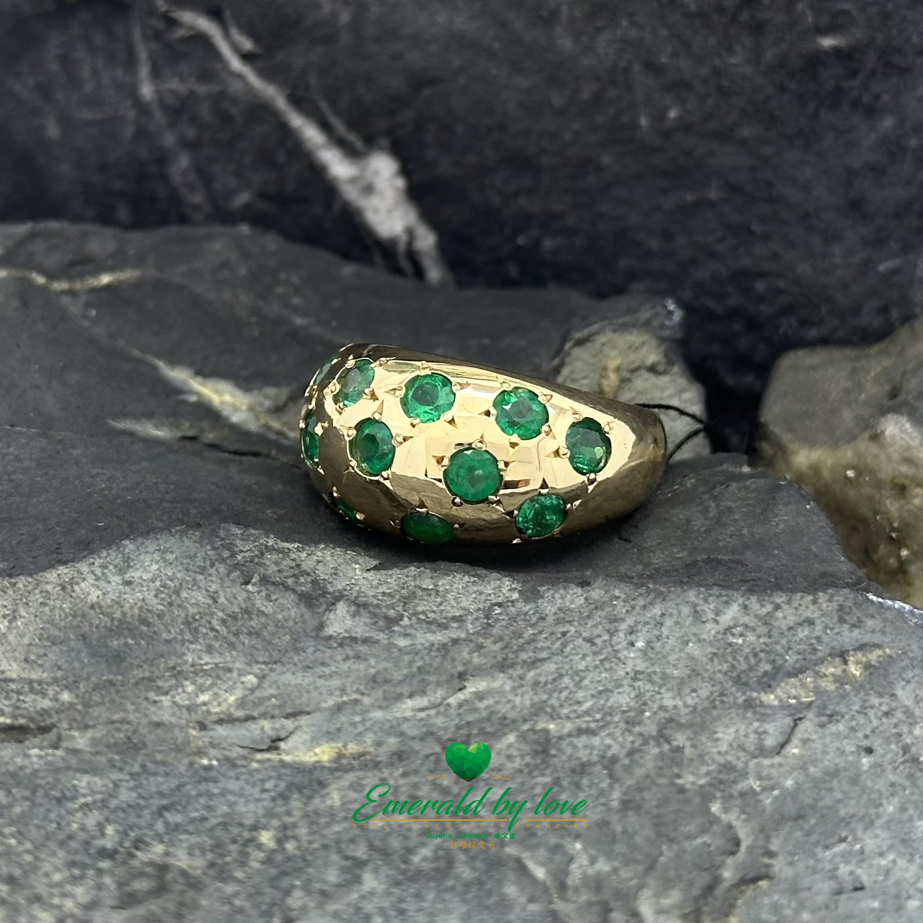 Unisex Wide Band Ring with Inlaid Round Emeralds