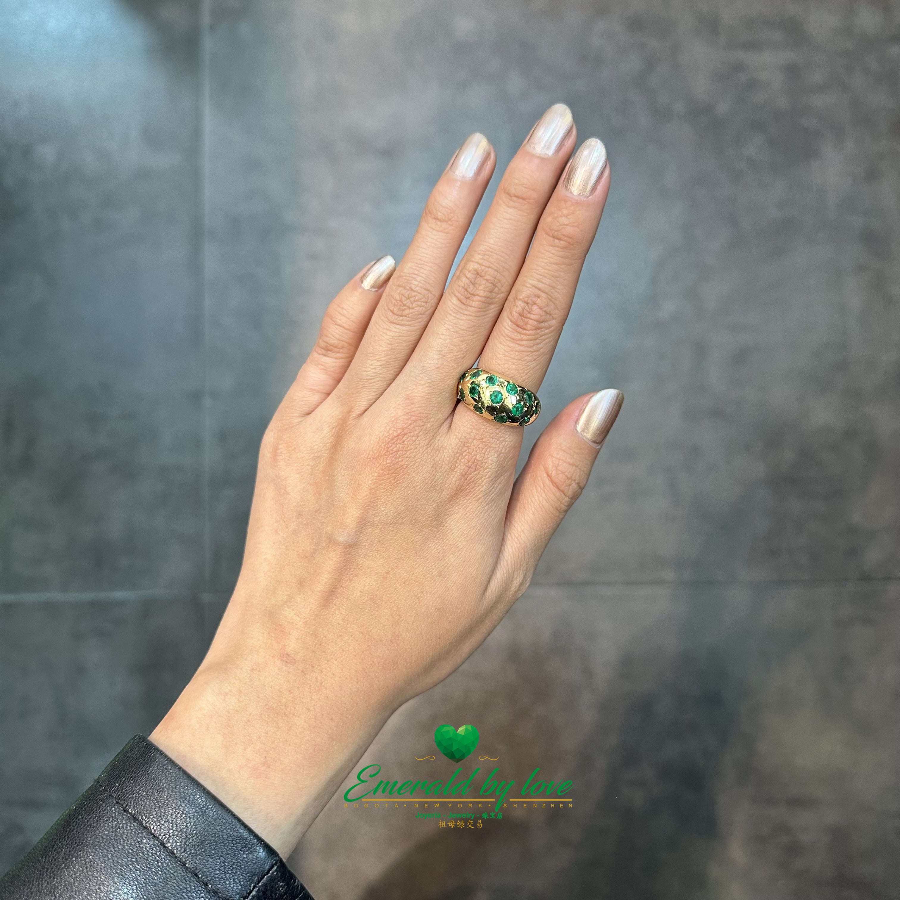 Unisex Wide Band Ring with Inlaid Round Emeralds