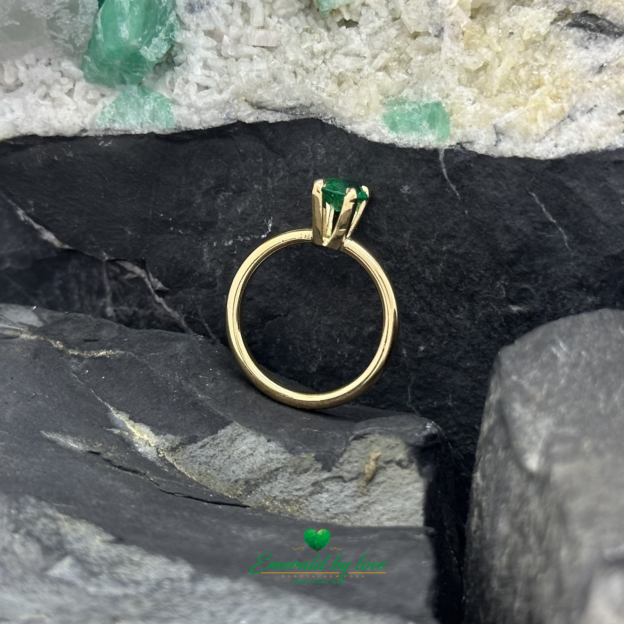 18K Yellow Gold Solitaire Ring with Intense Green Round Emerald