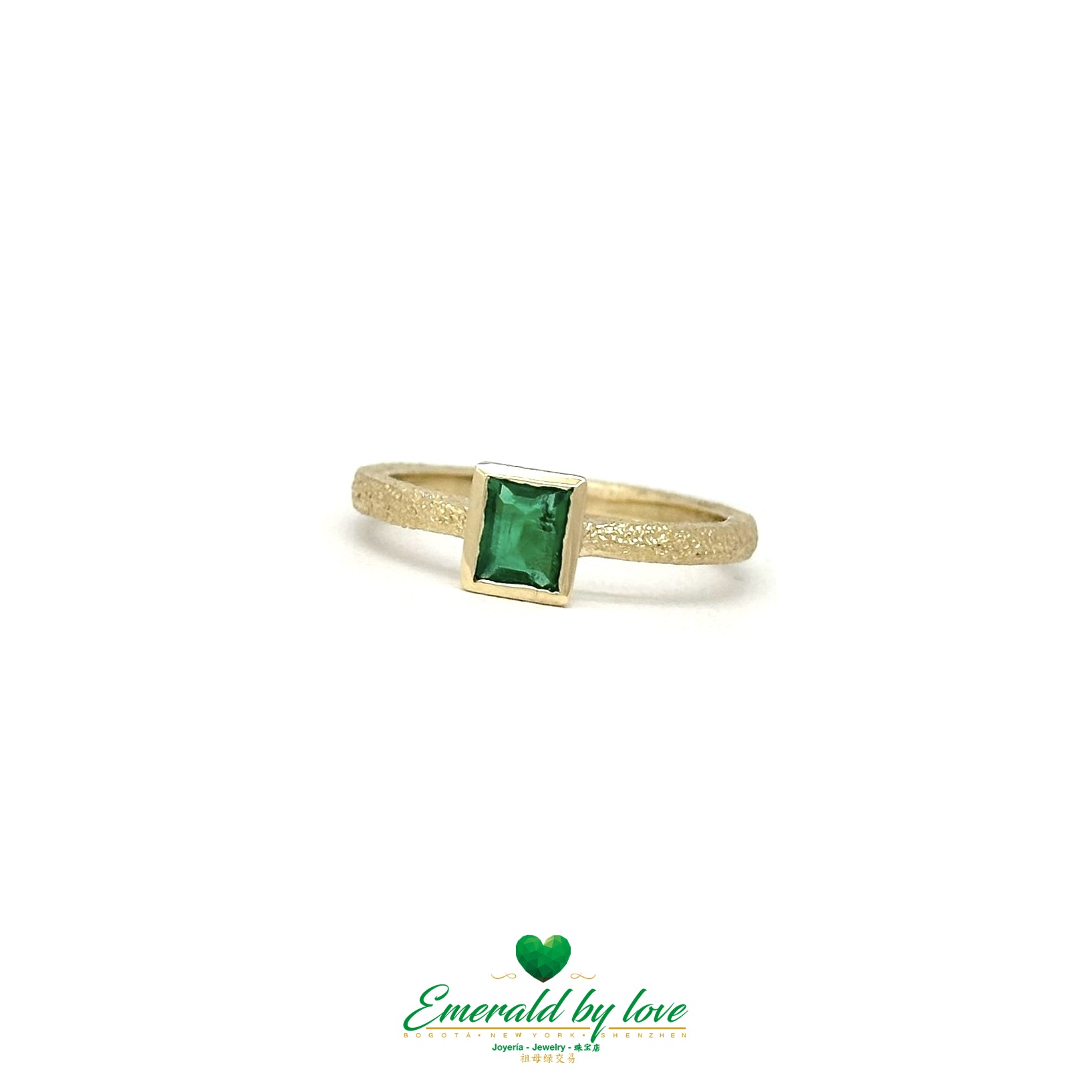 Yellow Gold Ring with 0.34 ct Baguette Emerald - Antique Style Textured Band