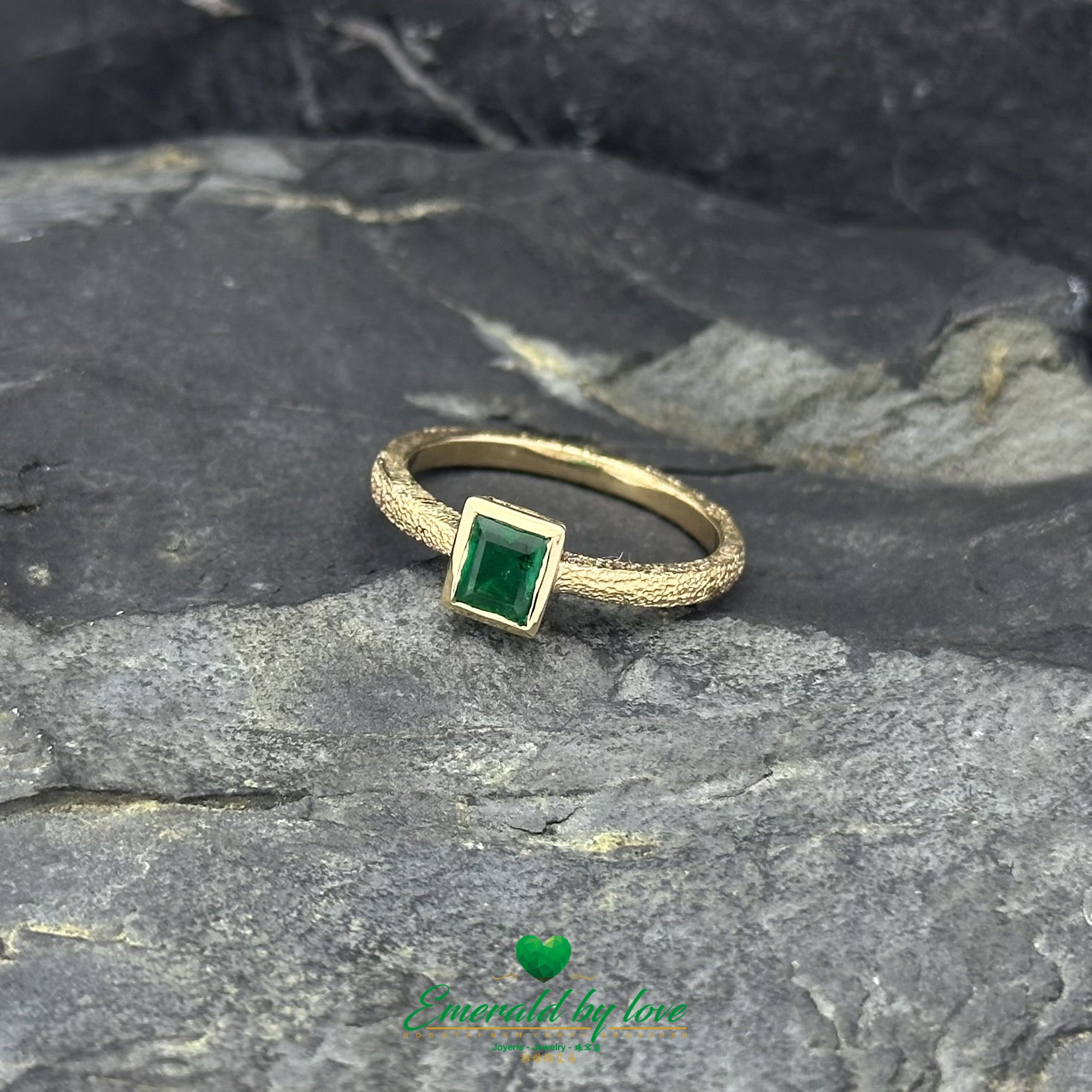 Yellow Gold Ring with 0.34 ct Baguette Emerald - Antique Style Textured Band