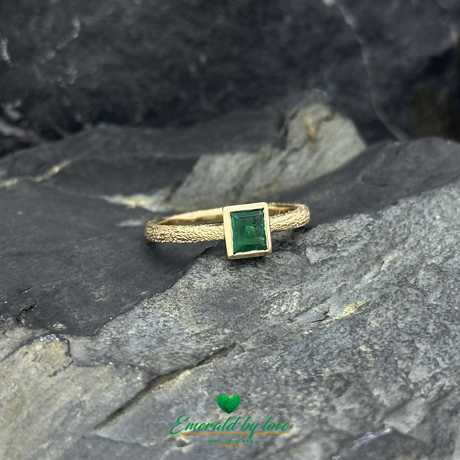 Yellow Gold Ring with 0.34 ct Baguette Emerald - Antique Style Textured Band