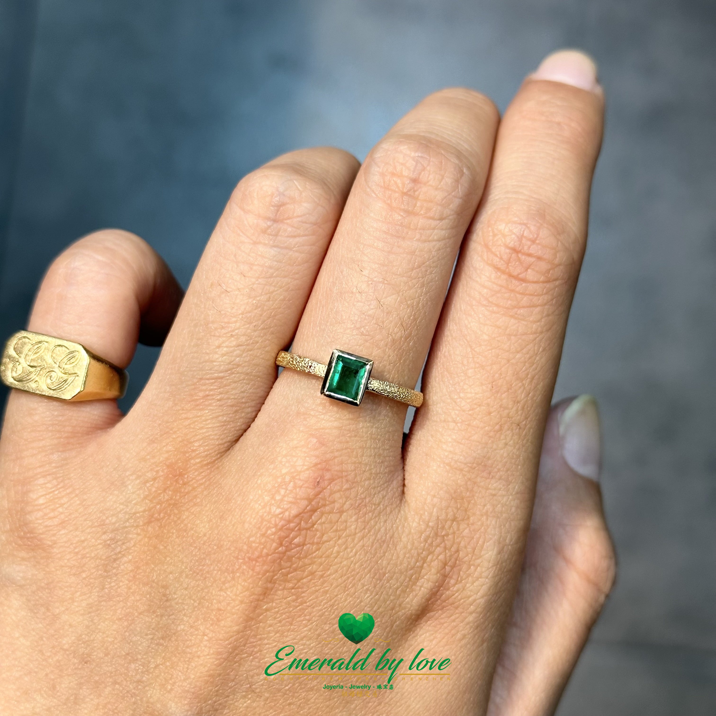 Yellow Gold Ring with 0.34 ct Baguette Emerald - Antique Style Textured Band