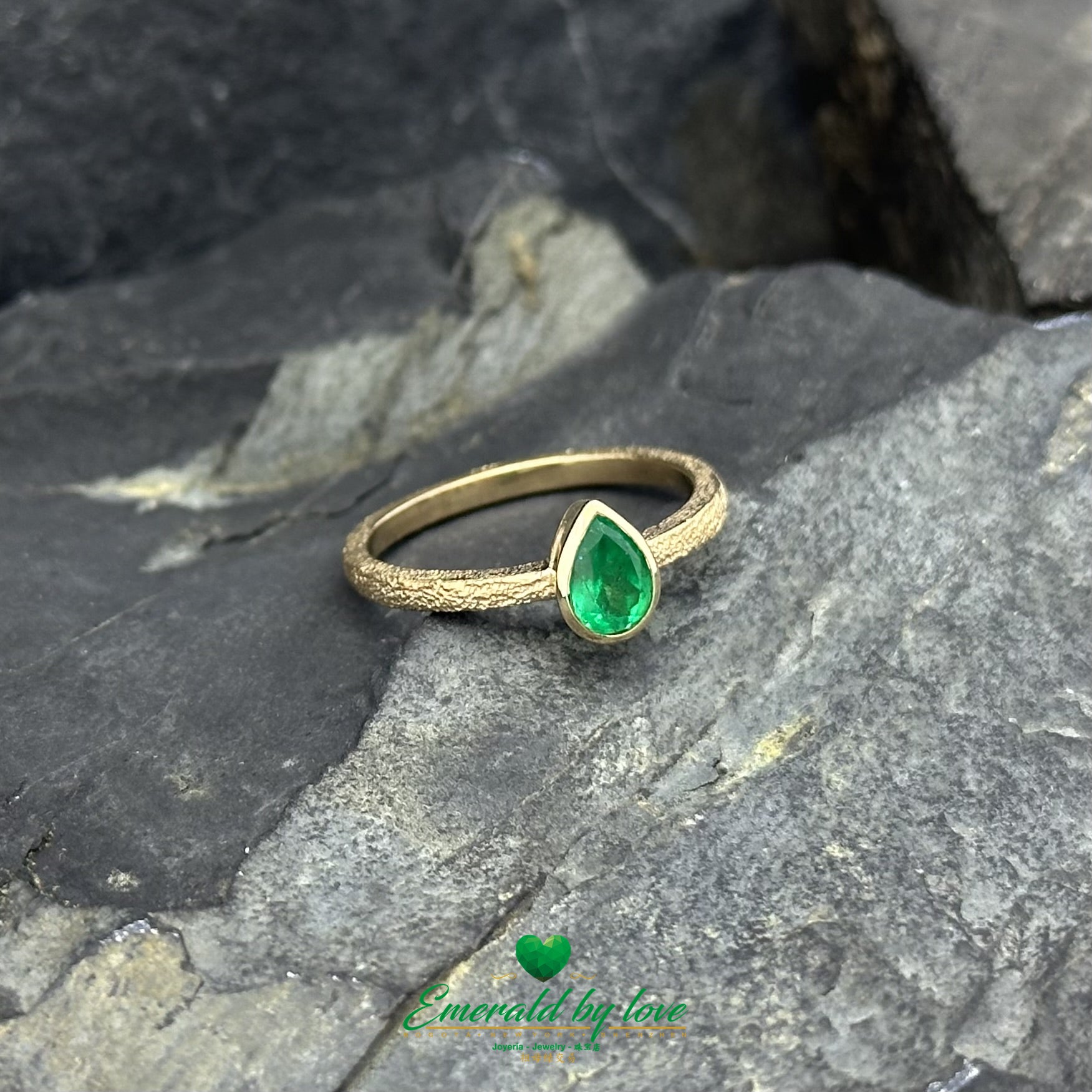 Vintage Textured Band Design Ring with 0.45 ct Teardrop Emerald