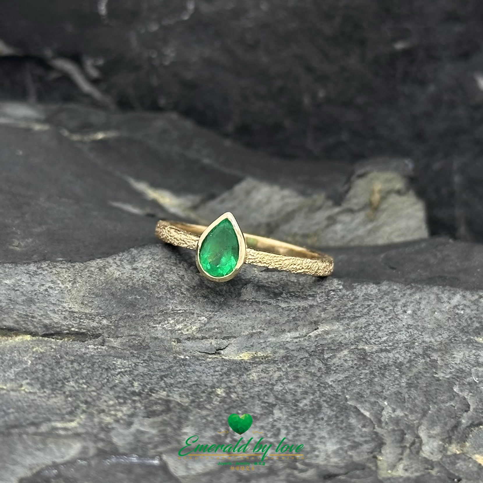 Vintage Textured Band Design Ring with 0.45 ct Teardrop Emerald