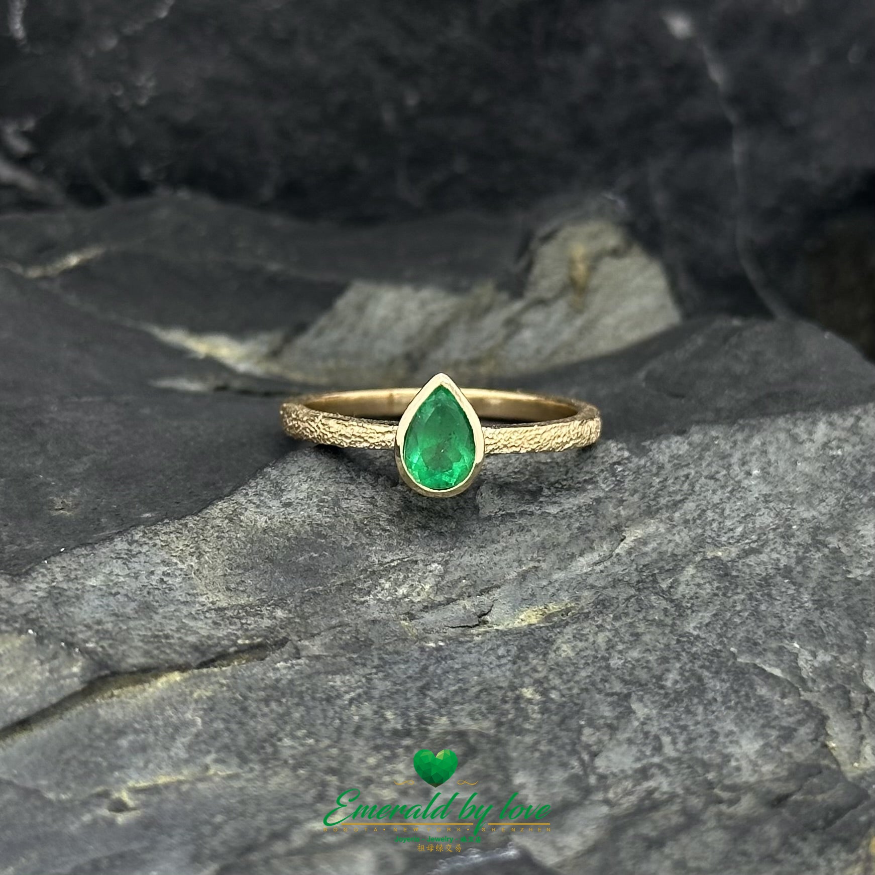 Vintage Textured Band Design Ring with 0.45 ct Teardrop Emerald