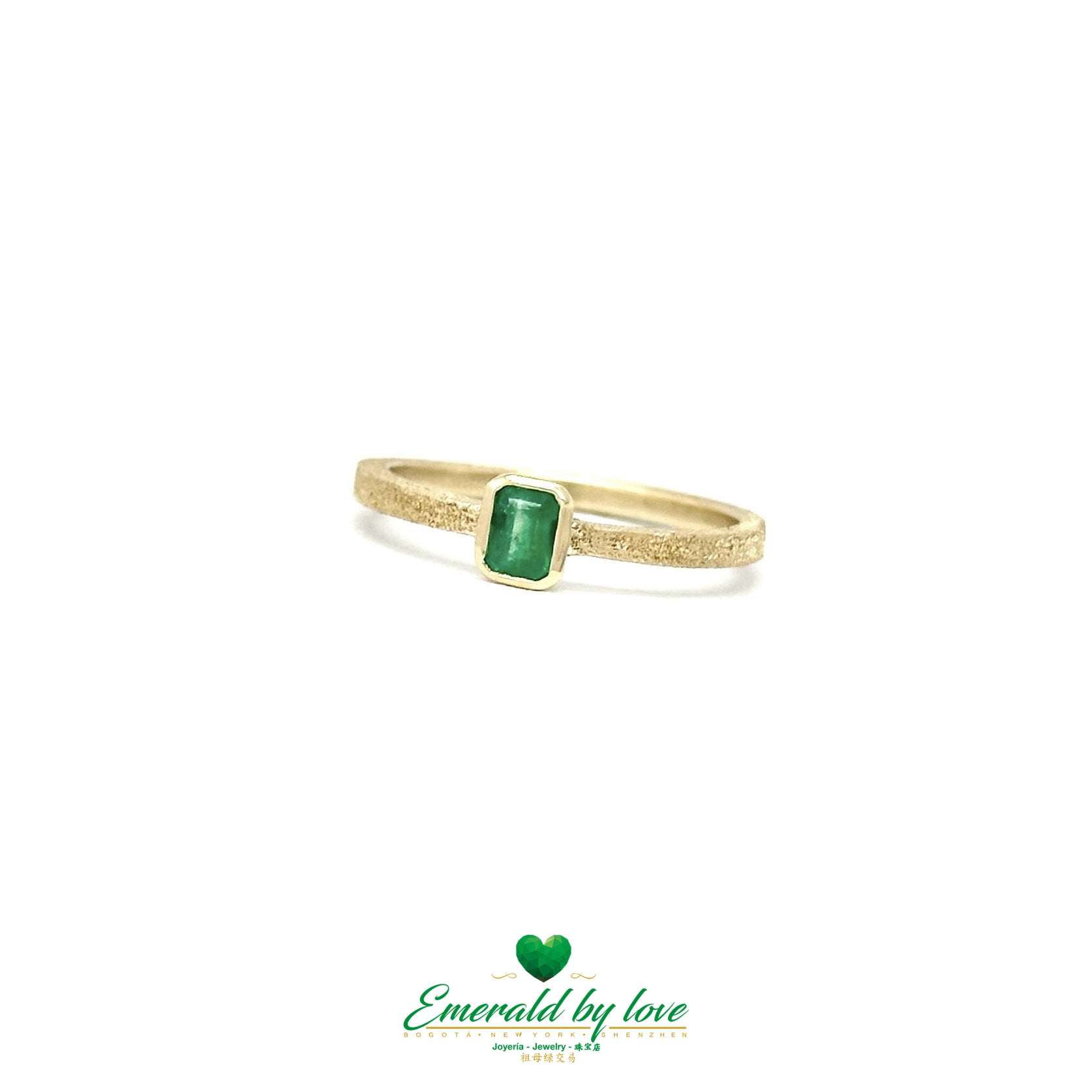 Classic Ring with Small Emerald 0.27 ct in Bezel Setting - Antique Textured Band