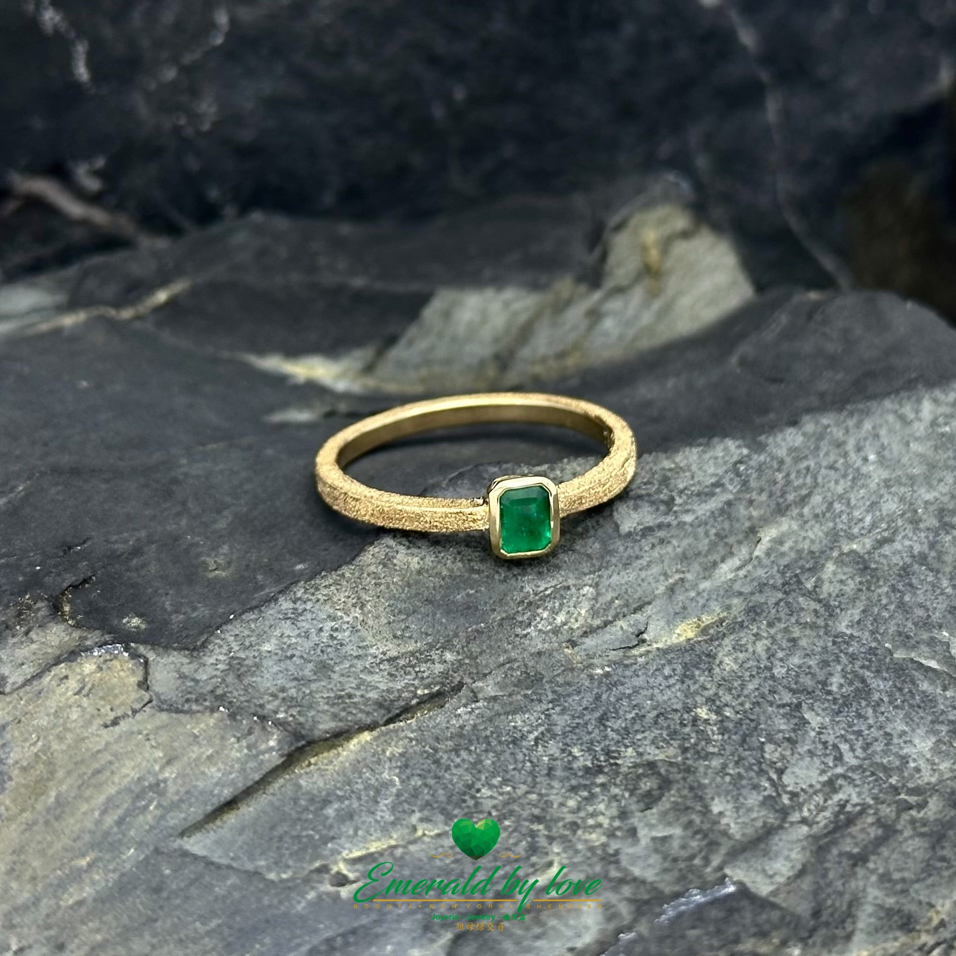 Classic Ring with Small Emerald 0.27 ct in Bezel Setting - Antique Textured Band