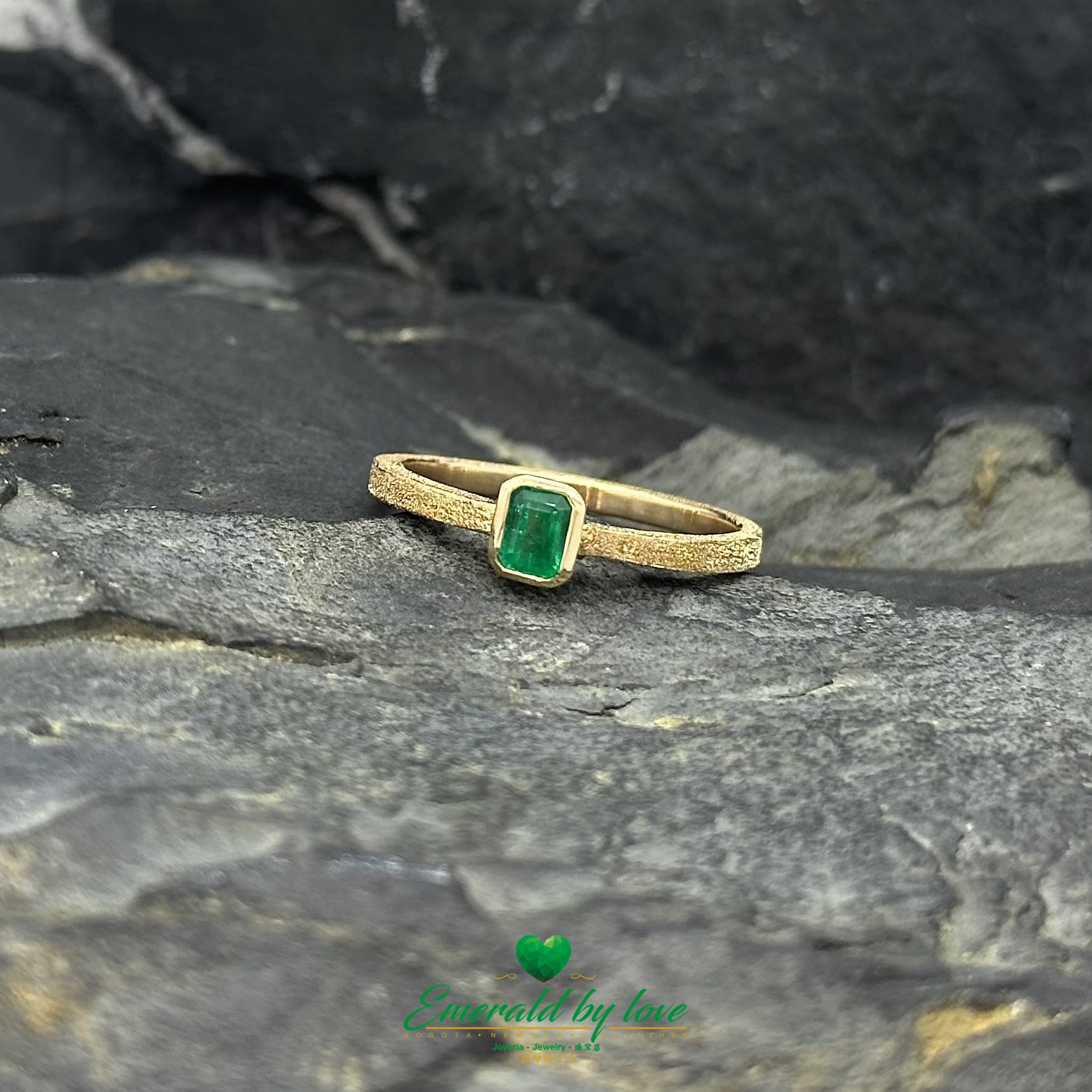 Classic Ring with Small Emerald 0.27 ct in Bezel Setting - Antique Textured Band