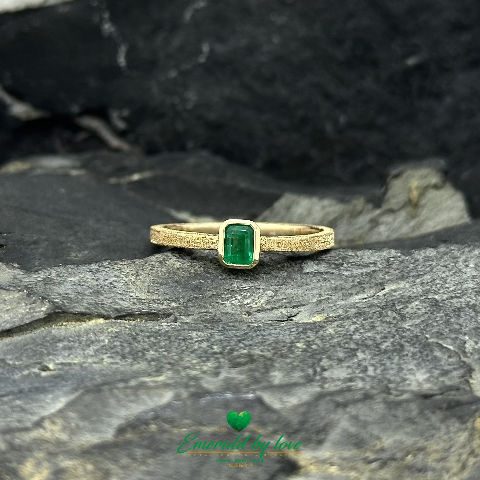 Classic Ring with Small Emerald 0.27 ct in Bezel Setting - Antique Textured Band