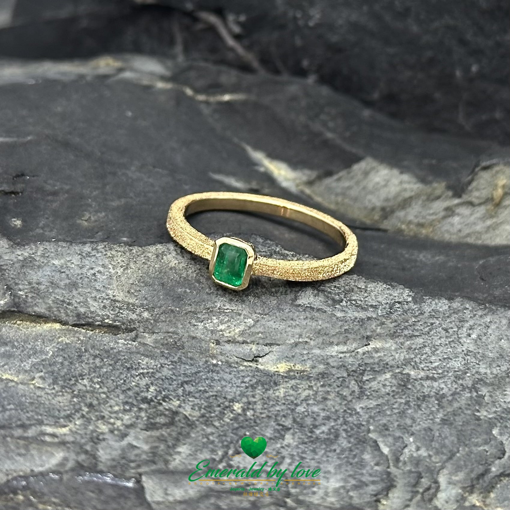 Classic Ring with Small Emerald 0.27 ct in Bezel Setting - Antique Textured Band