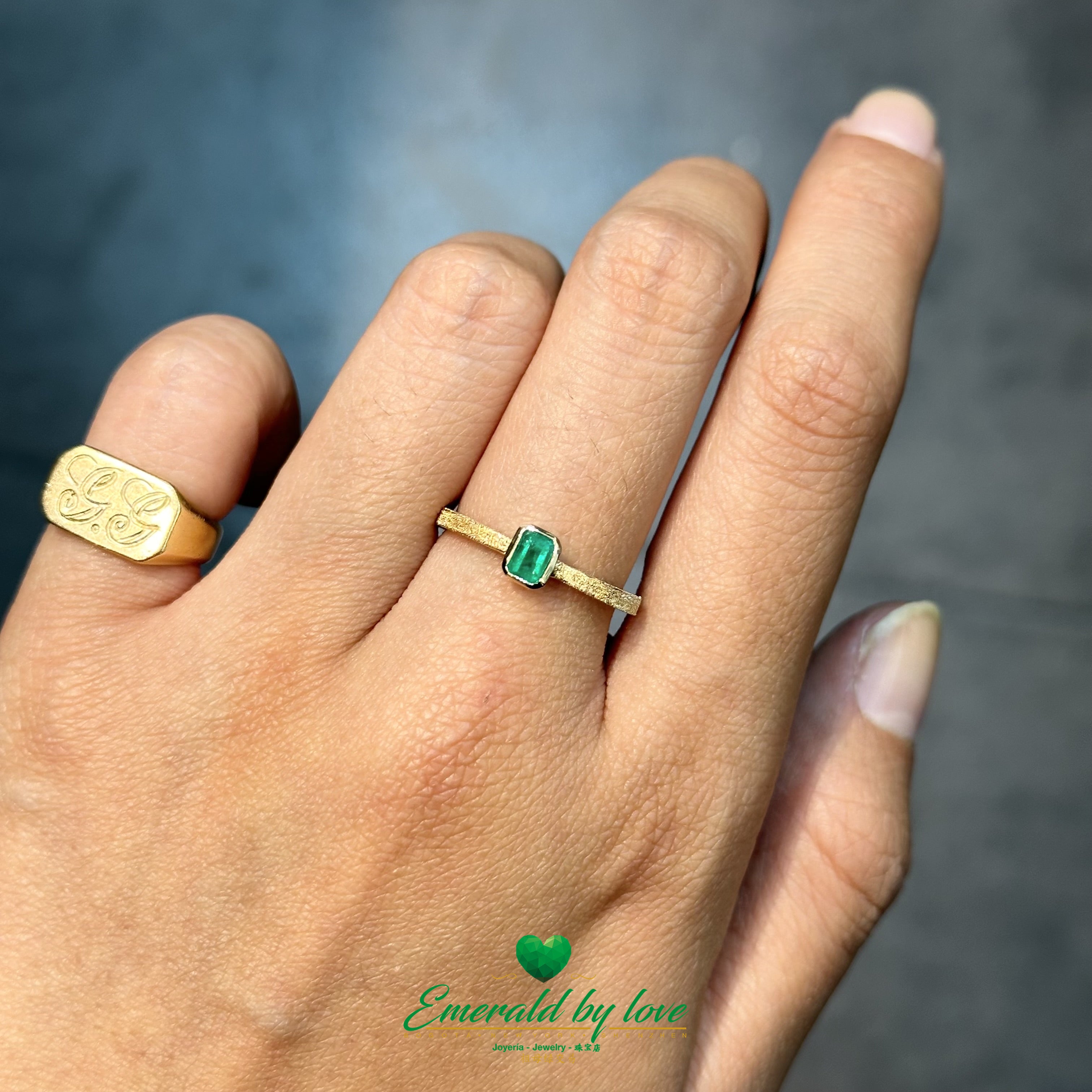 Classic Ring with Small Emerald 0.27 ct in Bezel Setting - Antique Textured Band