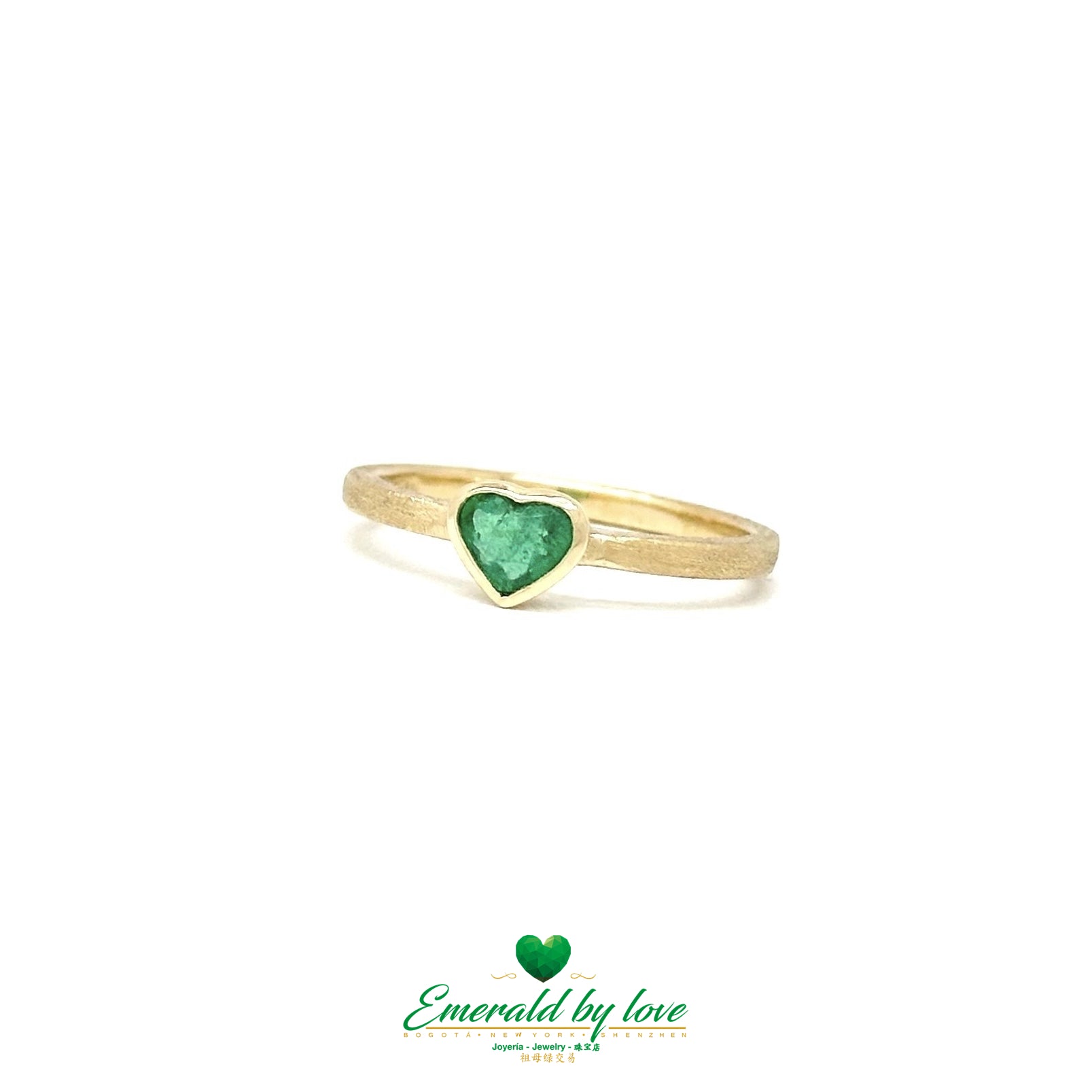 Yellow Gold Heart-Shaped Emerald Ring 0.29 ct with Textured Vintage-Style Band