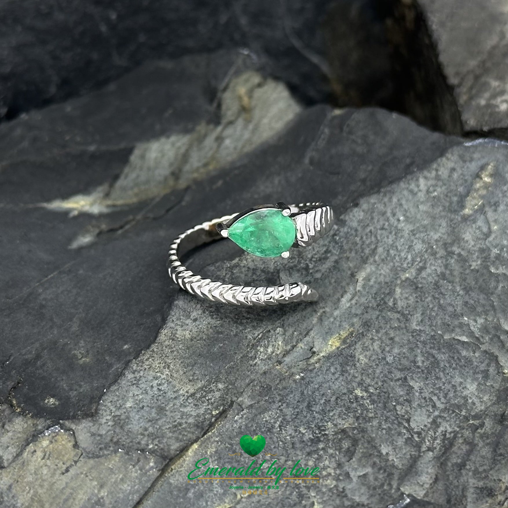 Spectacular Snake Design Ring with Pear-Shaped Colombian Emerald