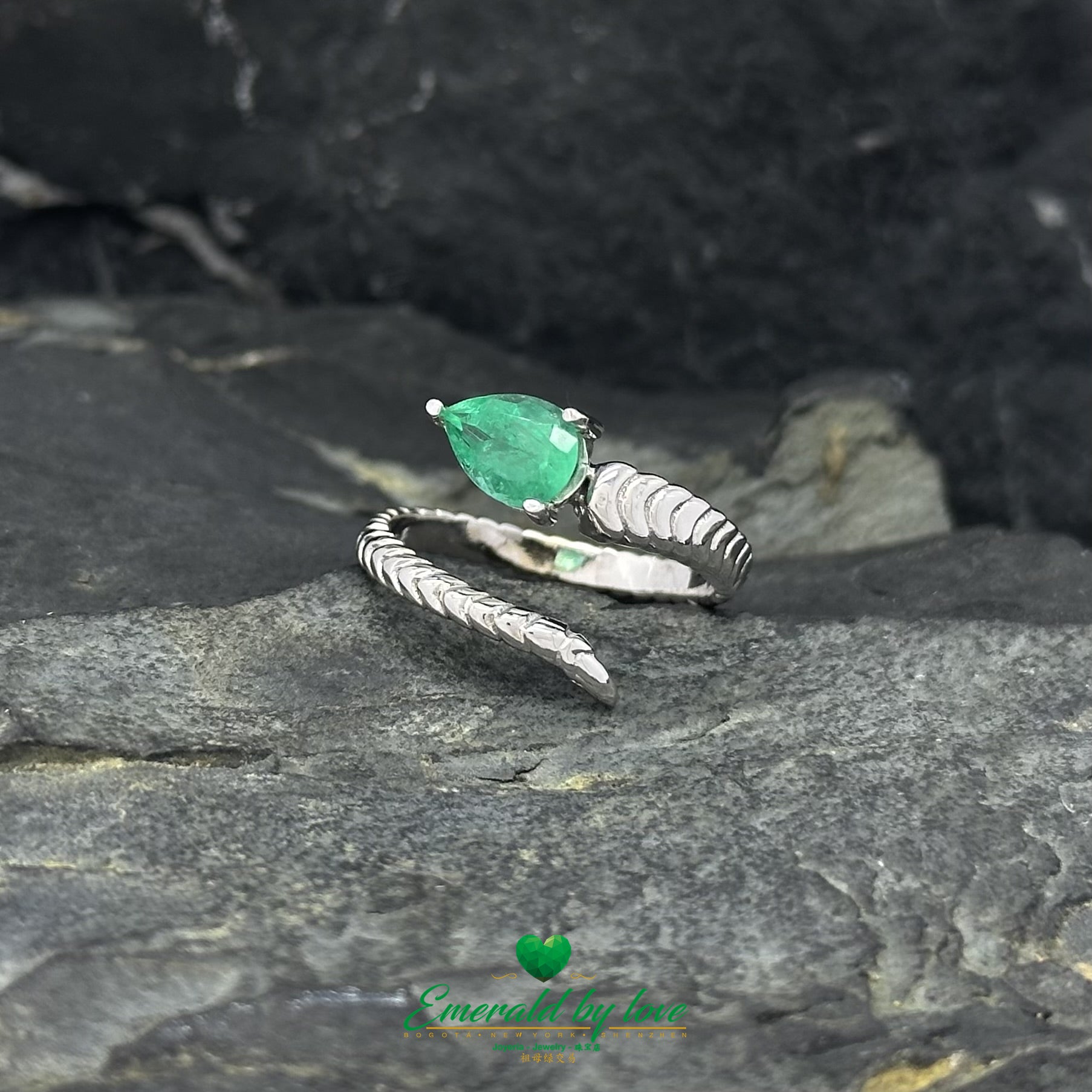 Spectacular Snake Design Ring with Pear-Shaped Colombian Emerald