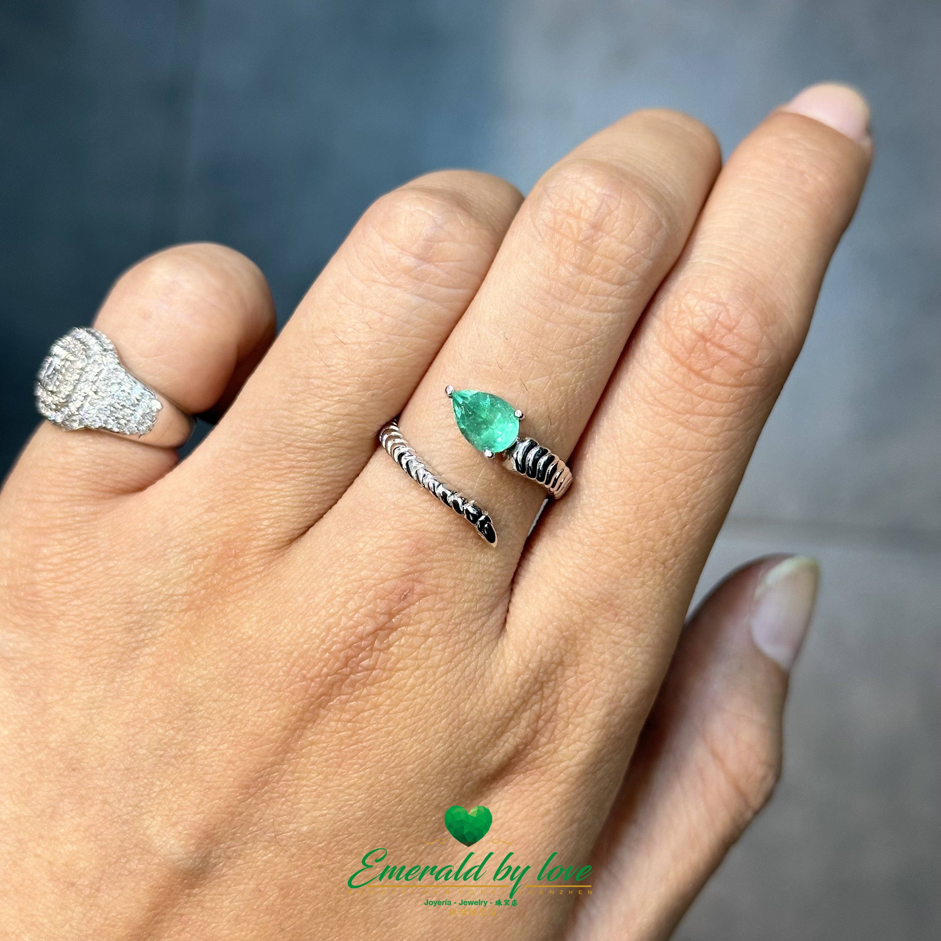 Spectacular Snake Design Ring with Pear-Shaped Colombian Emerald