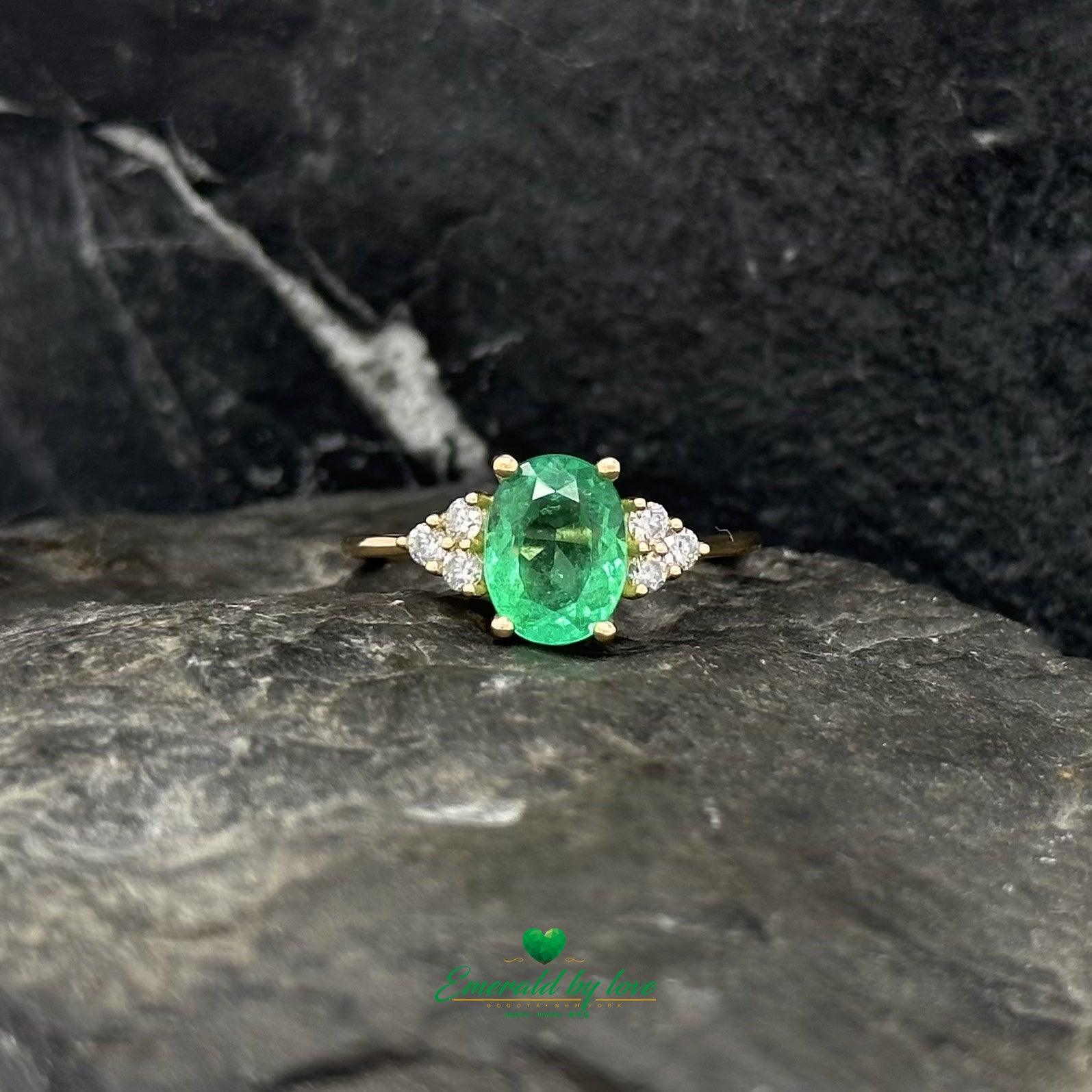 Verde Brilliance – Oval Colombian Emerald Ring Framed by Diamonds
