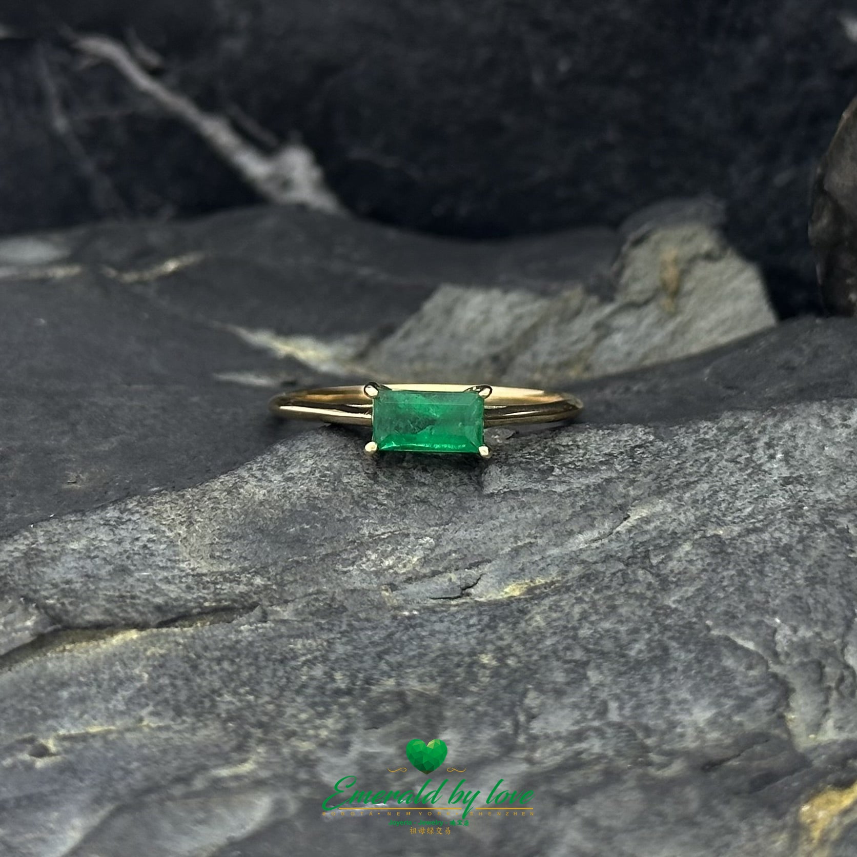 Horizontal Baguette Colombian Emerald Ring in 18K Gold