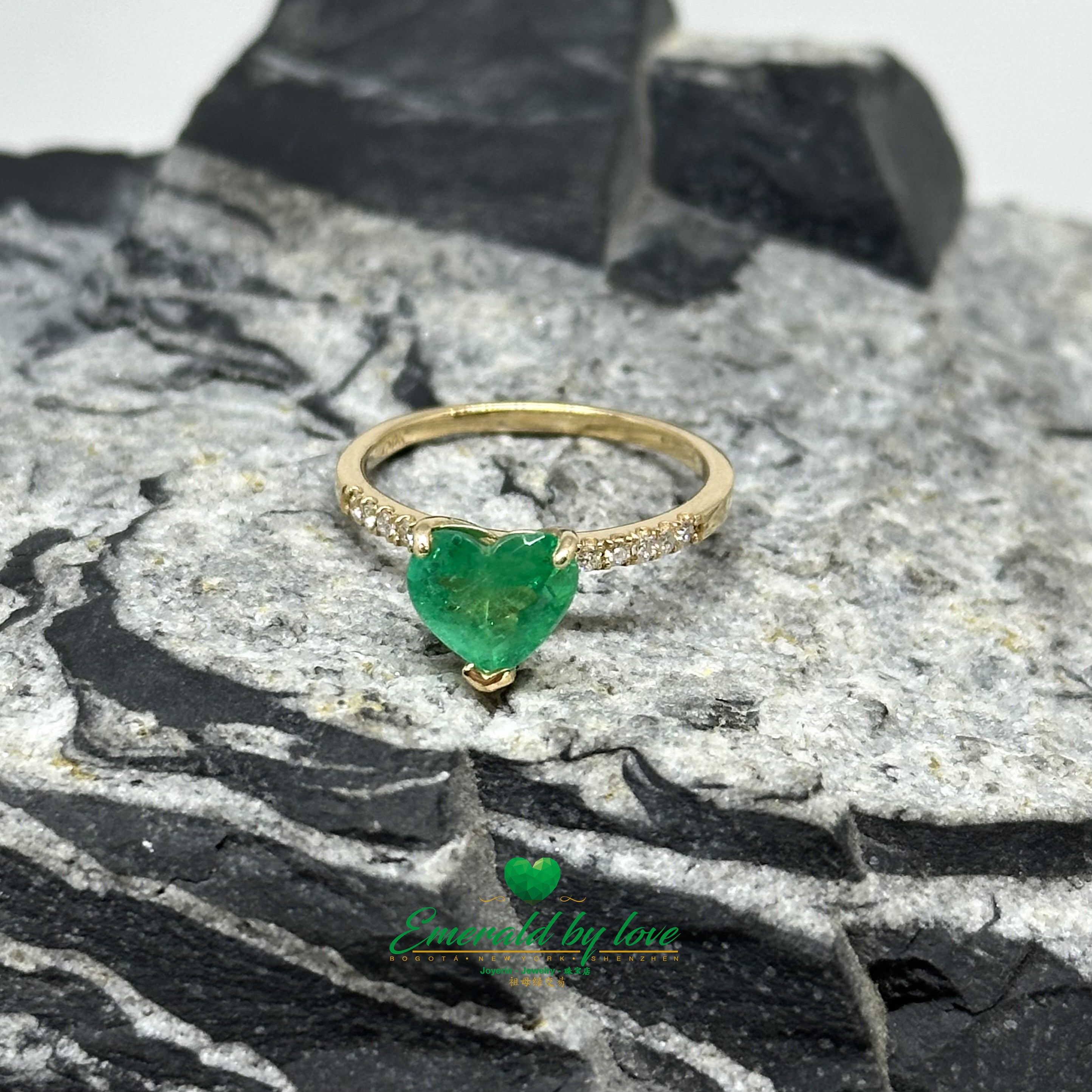 18K Yellow Gold Heart-Shaped Emerald Ring with Diamond Band