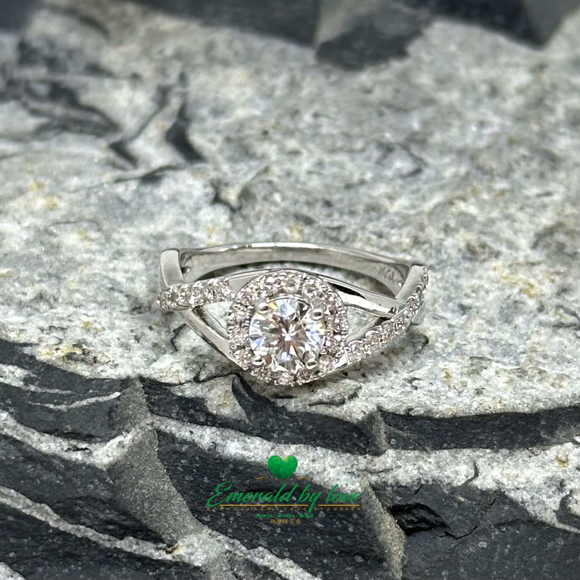 Eye-Inspired Diamond Ring in 18K White Gold
