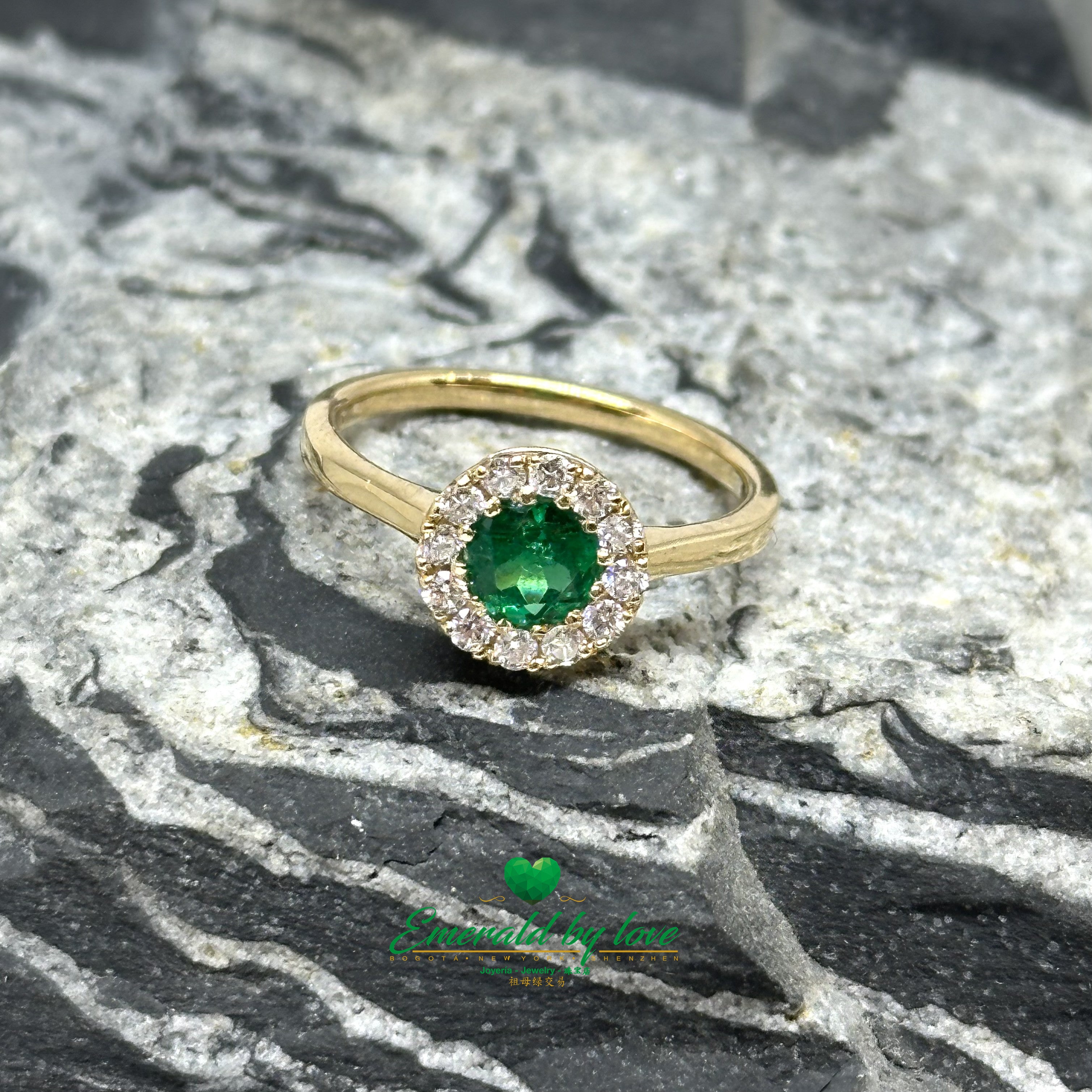 Round Colombian Emerald Cluster Ring in 18K Yellow Gold