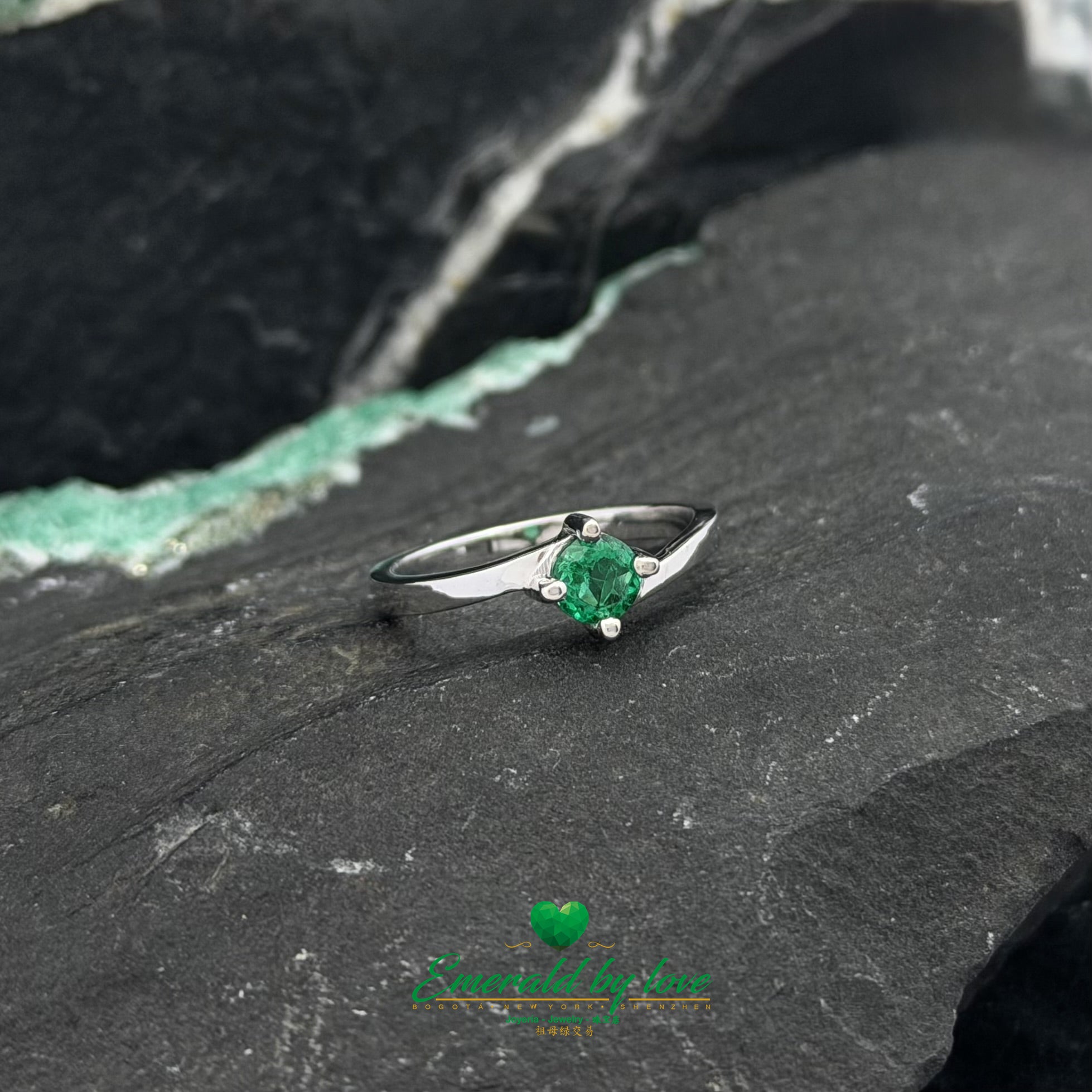 Bypass Band White Gold Ring with Round Emerald