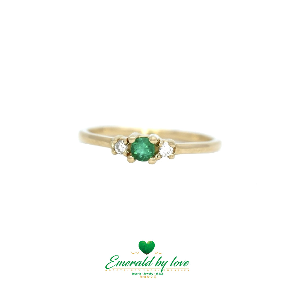 Delicate Yellow Gold Ring with High-Quality Colombian Emerald and Side Diamonds