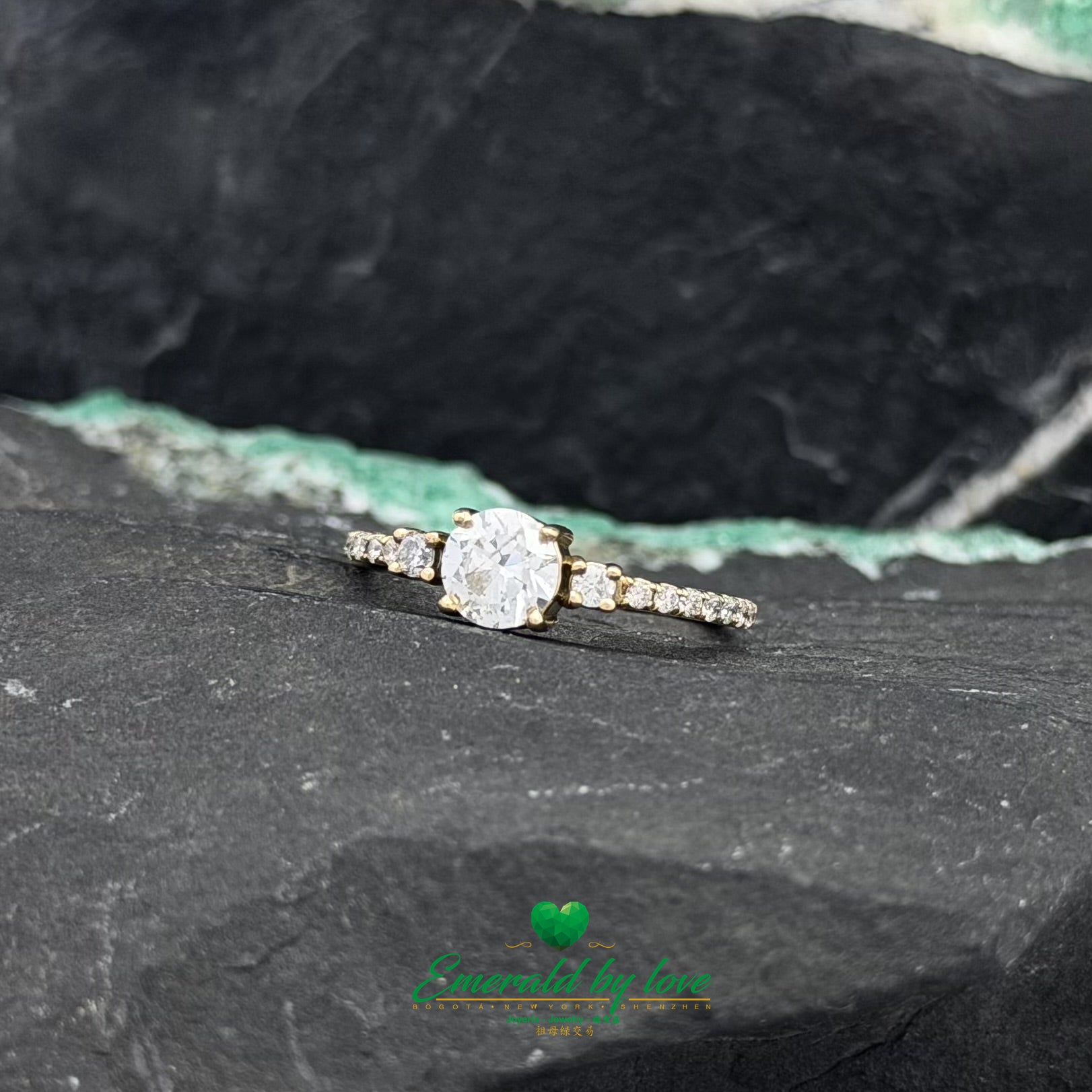 Brilliant Diamond Ring in 18K Yellow Gold | Central Stone with Side & Pavé Diamonds