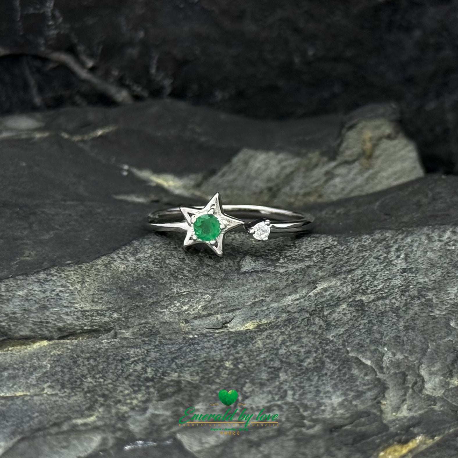 Minimalist 925 Sterling Silver Star Ring with Small Round Emerald