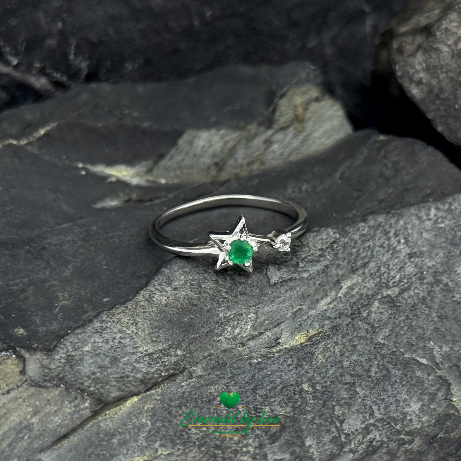 Minimalist 925 Sterling Silver Star Ring with Small Round Emerald