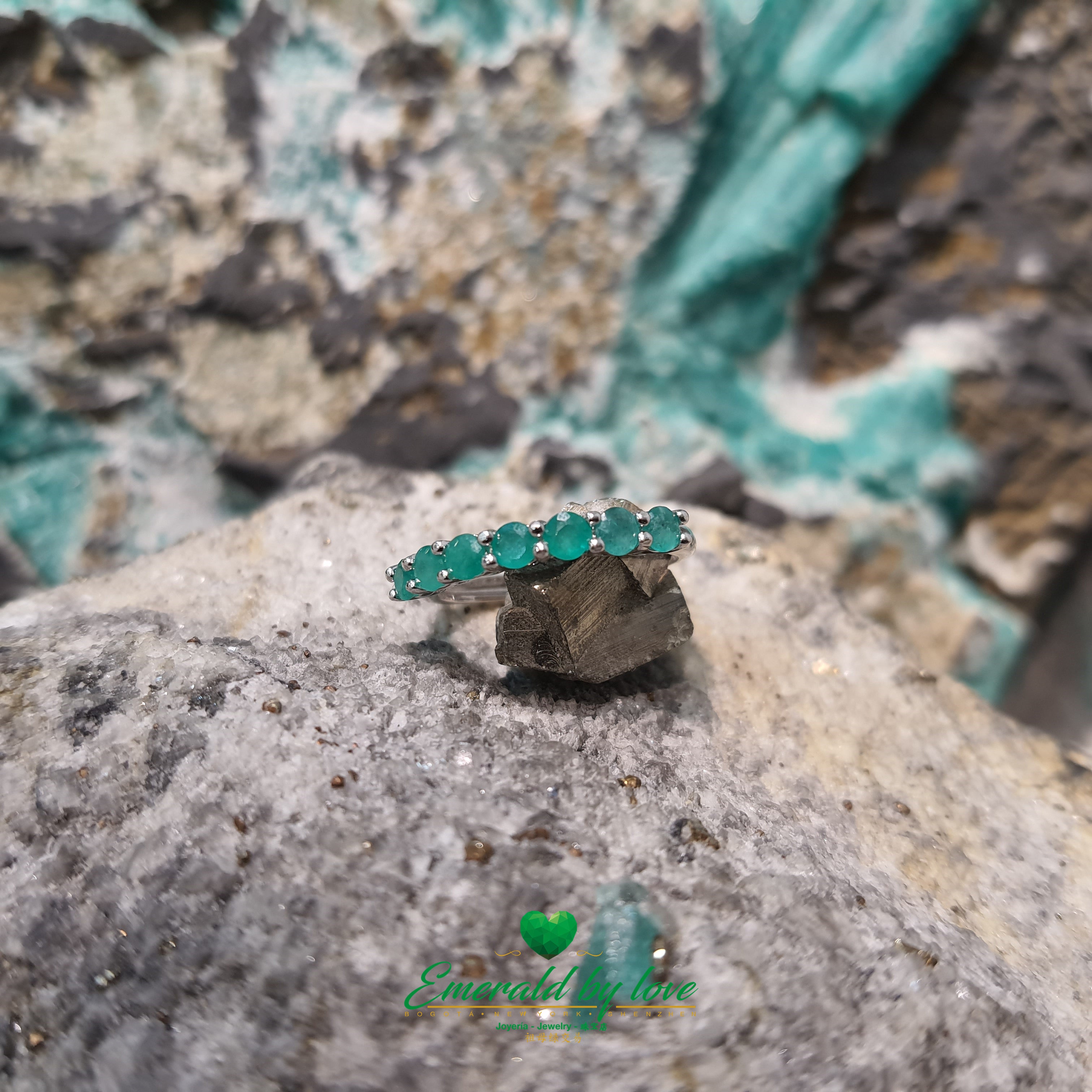 925 Sterling Silver Band Ring with Colombian Emeralds