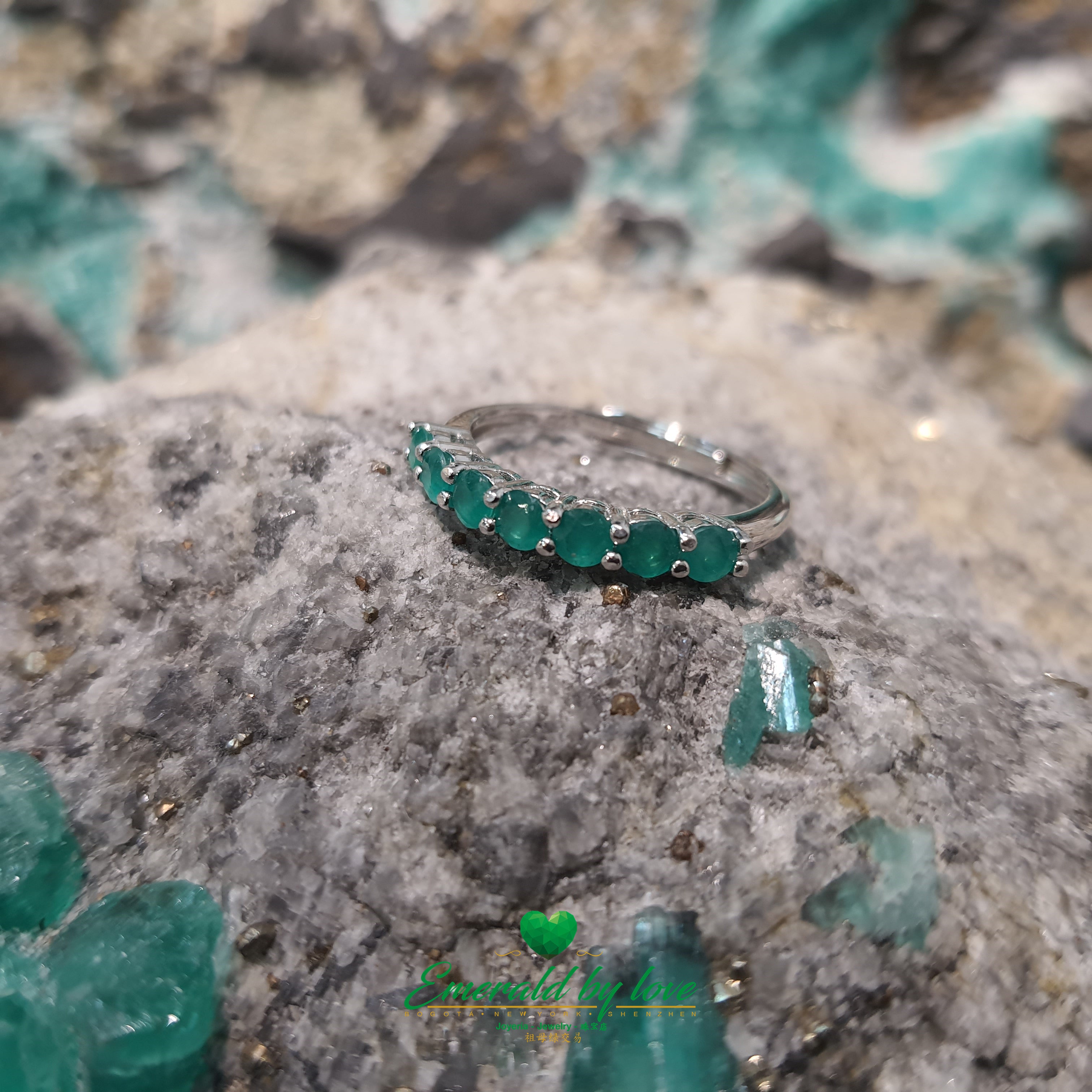 925 Sterling Silver Band Ring with Colombian Emeralds